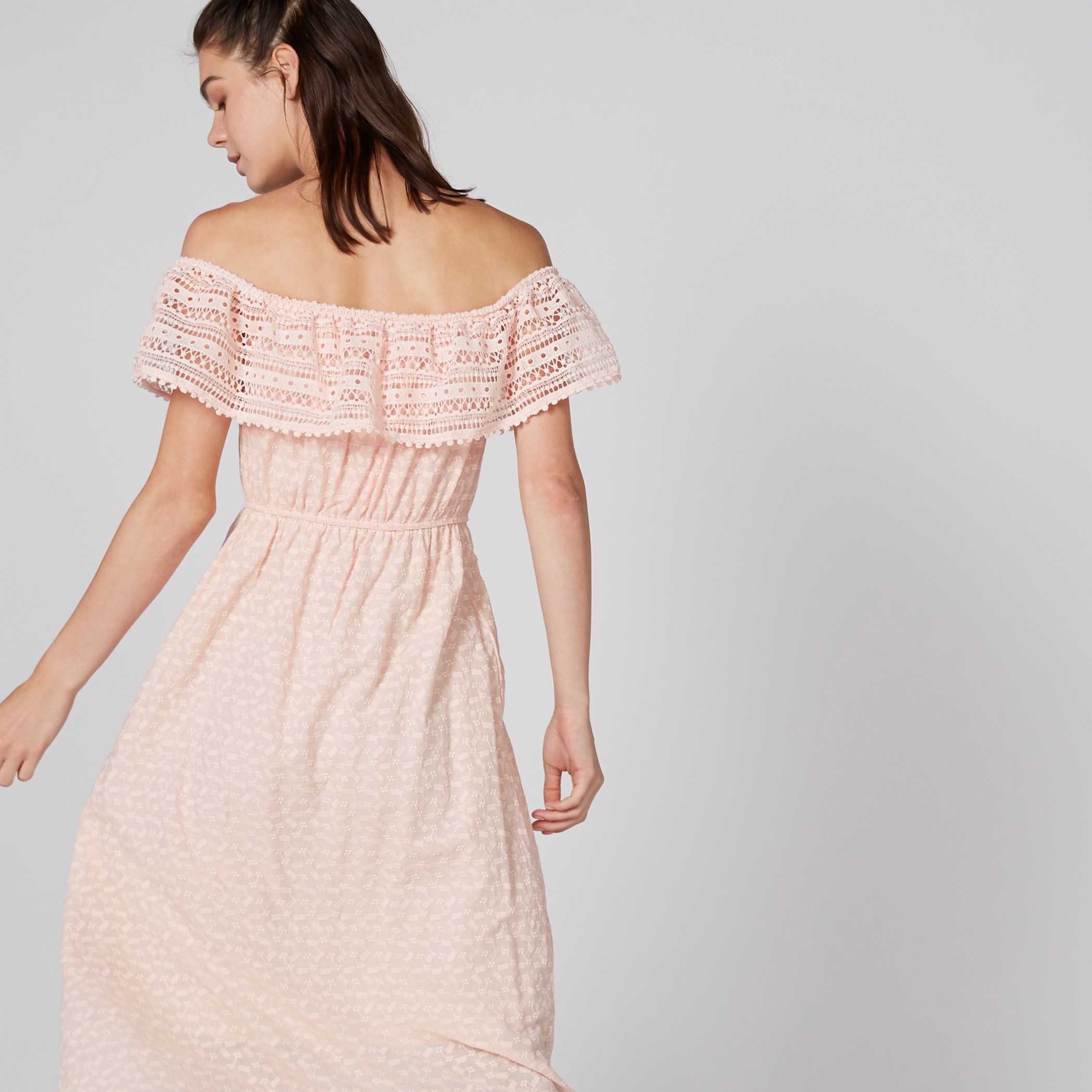 فستان طويل مكشوف الأكتاف بتفاصيل دانتيل-women-clothing-dresses-image-2