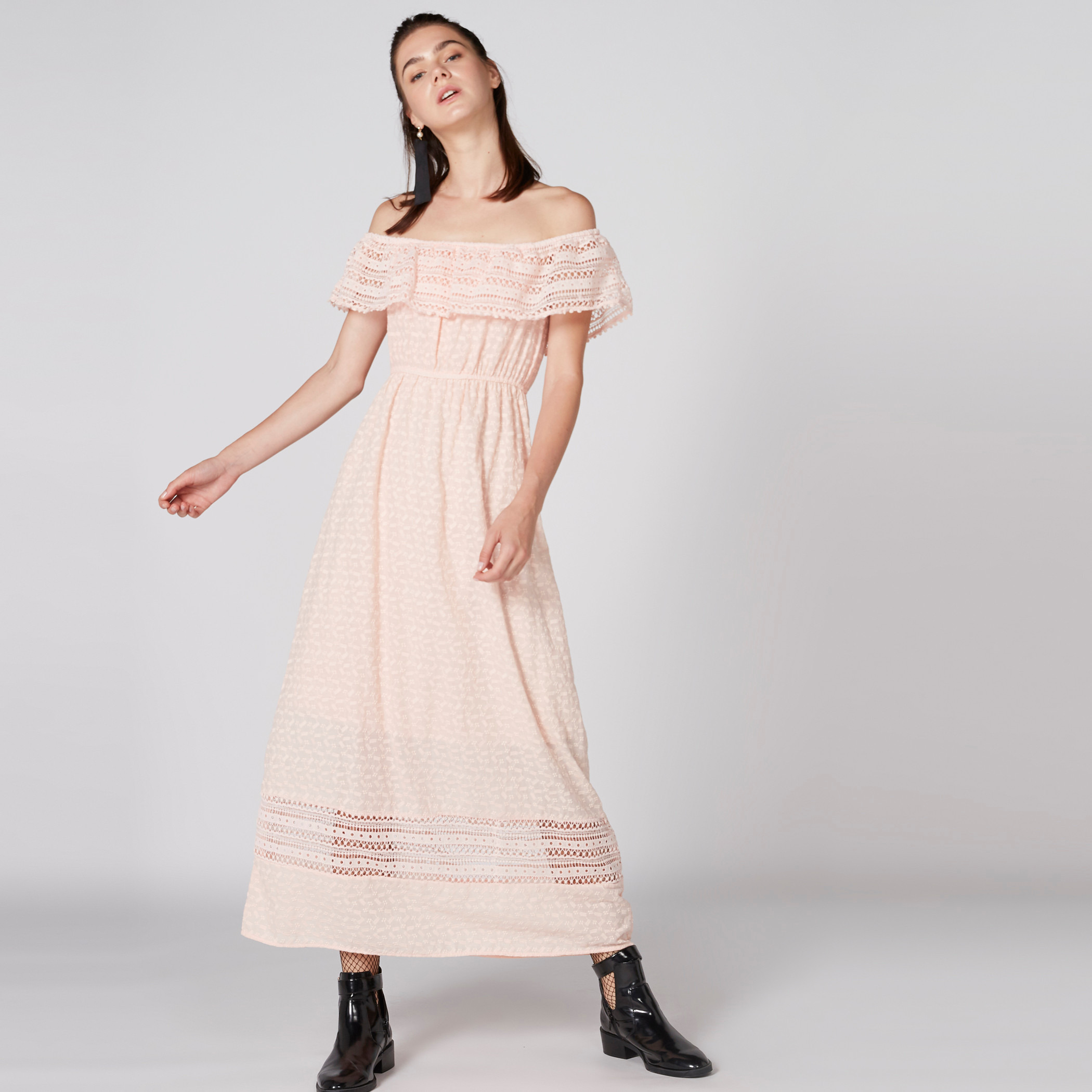 فستان طويل مكشوف الأكتاف بتفاصيل دانتيل-women-clothing-dresses-image-3
