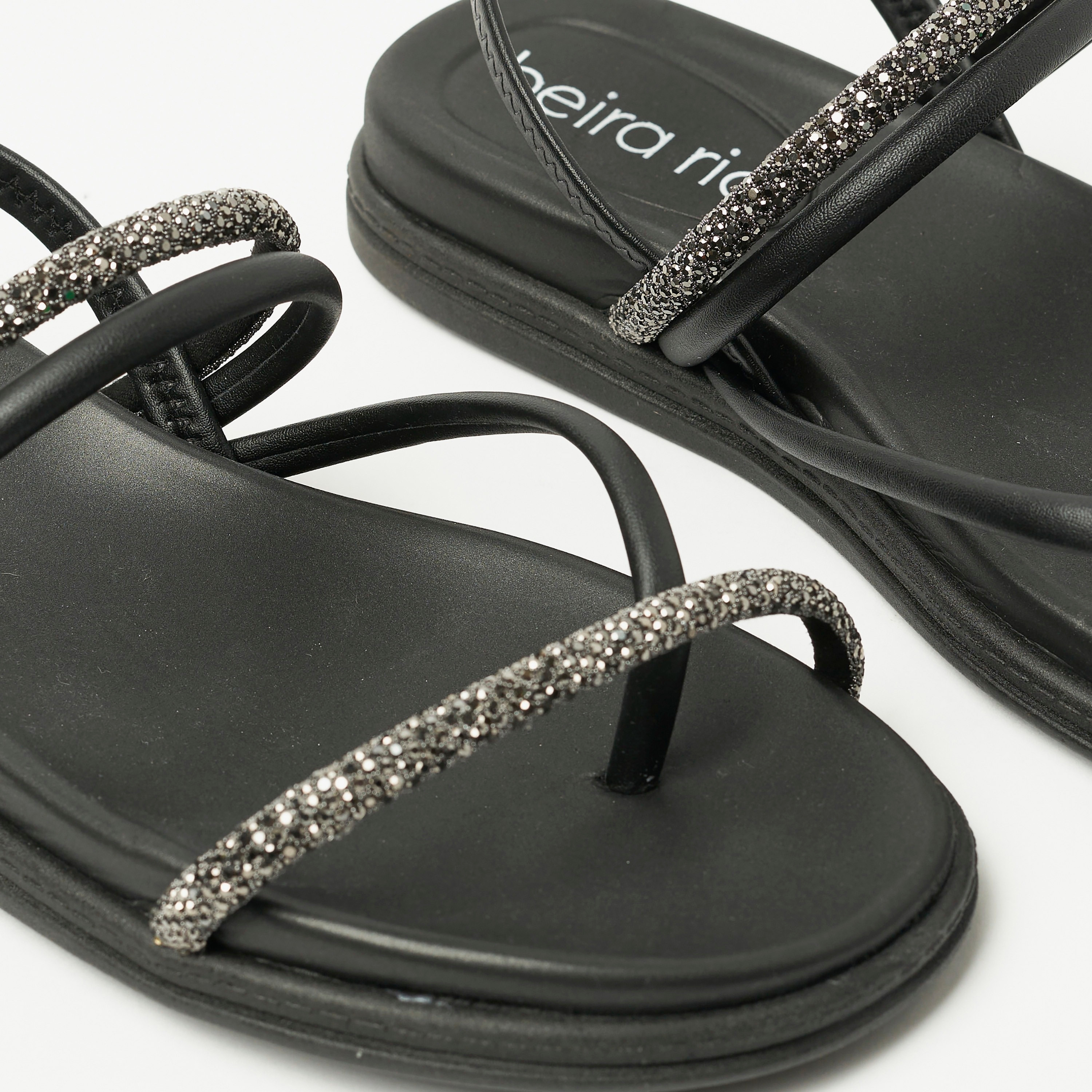 حذاء صنادل نسائي مسطح مع لمسة كريستالية من بيرا ريو | 8513-100-26467-women-shoes-sandals-flats-image-5