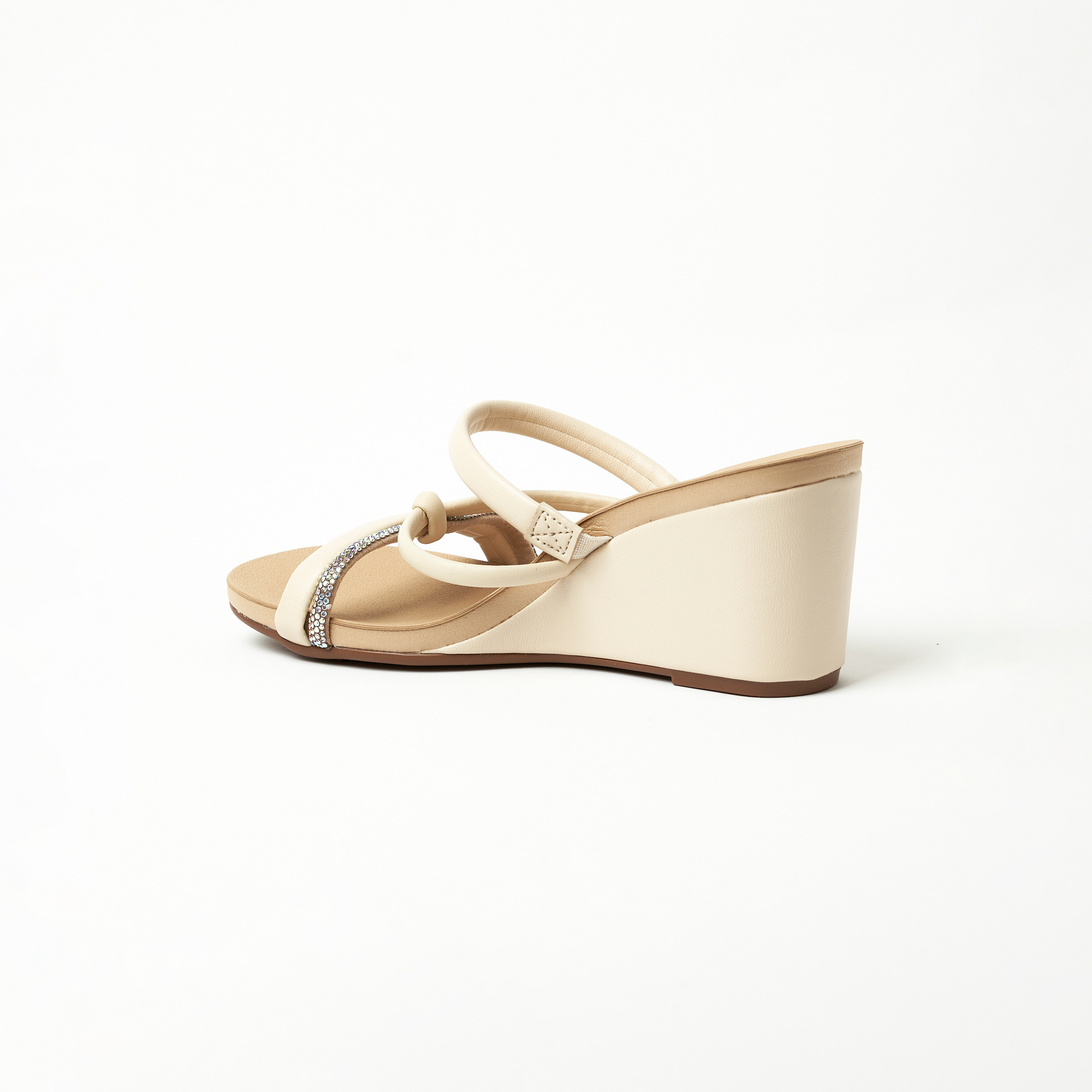 بييرا ريو- صندل ويدج للنساء مزيّن سهل الارتداء | 8515-104-26535-93929-women-shoes-heels-image-4