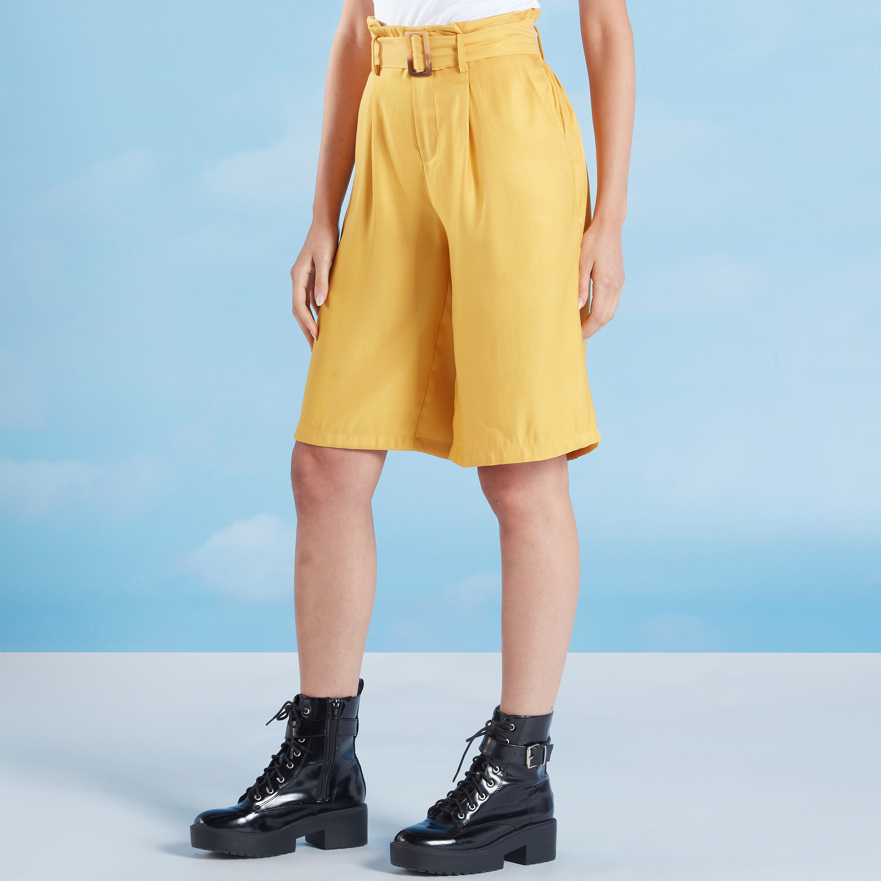 شورتات رسمية سادة بخصر مرتفع وجيوب وحلقات للحزام-women-clothing-bottoms-shorts-image-1