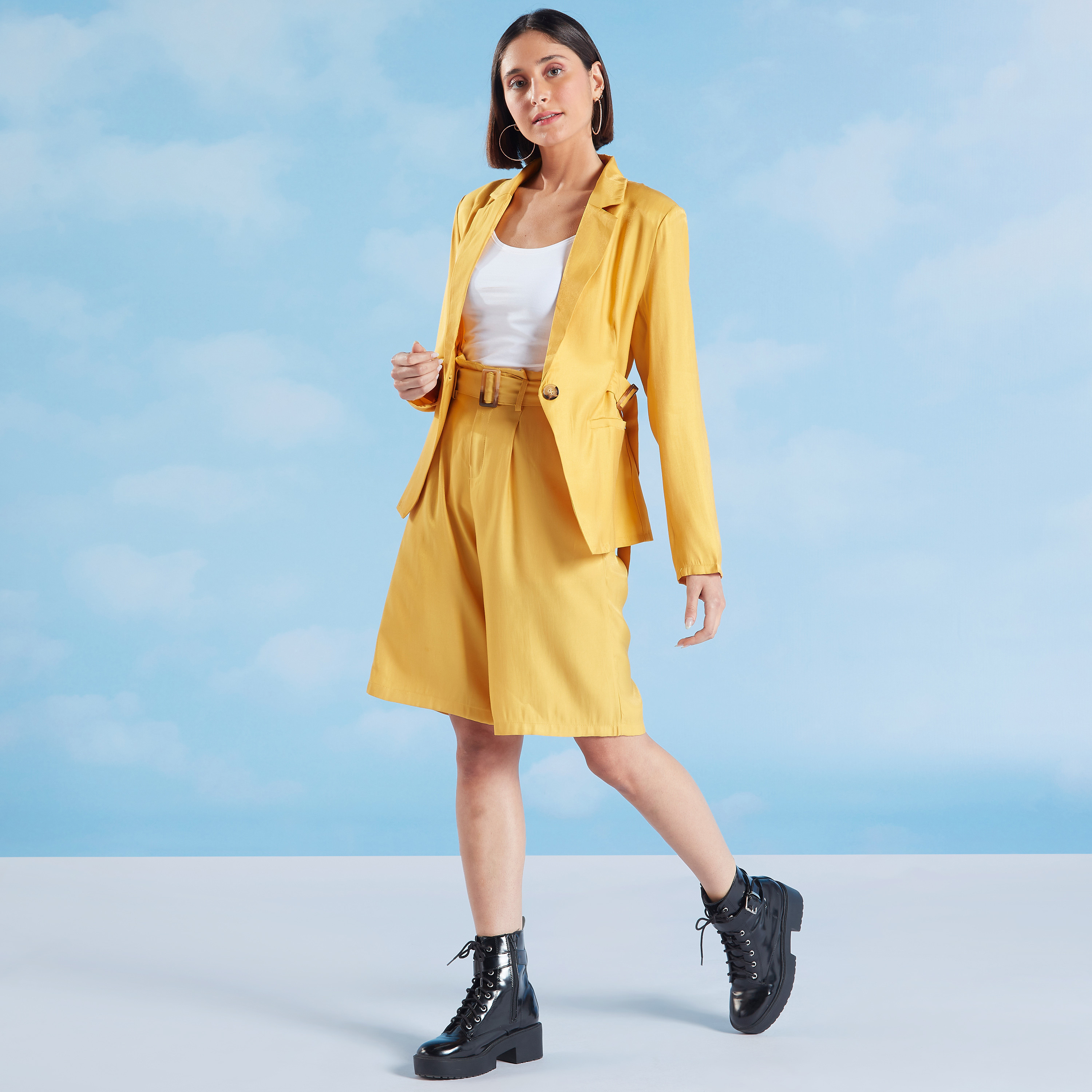 شورتات رسمية سادة بخصر مرتفع وجيوب وحلقات للحزام-women-clothing-bottoms-shorts-image-2
