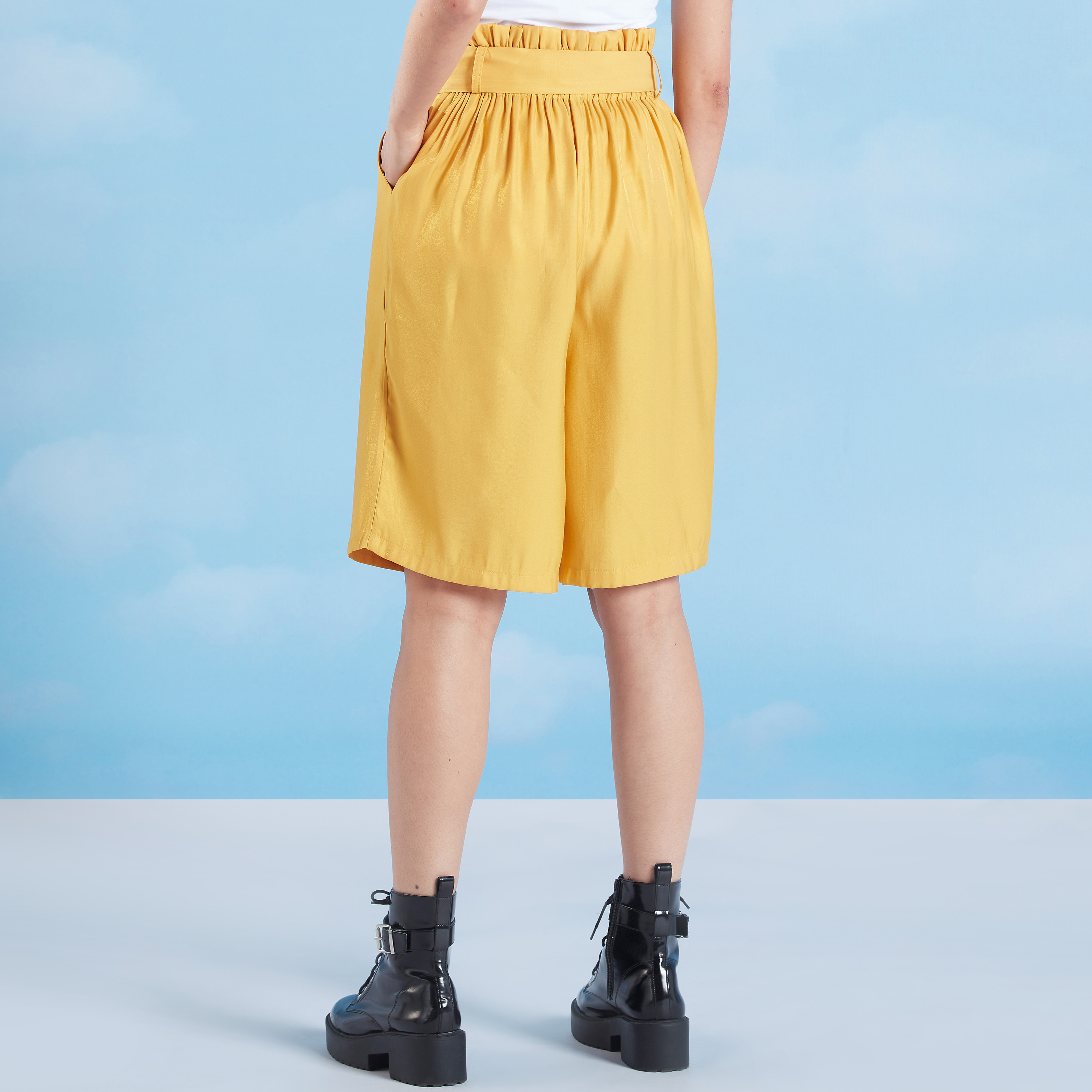 شورتات رسمية سادة بخصر مرتفع وجيوب وحلقات للحزام-women-clothing-bottoms-shorts-image-4