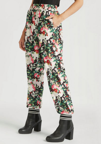 2Xtremz Floral Print Mid-Rise Joggers with Elasticised Waistband and Pockets