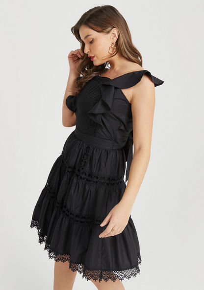 فستان قصير دانتيل متعدد الطبقات بكشكش ورباط من تو إكستريمز