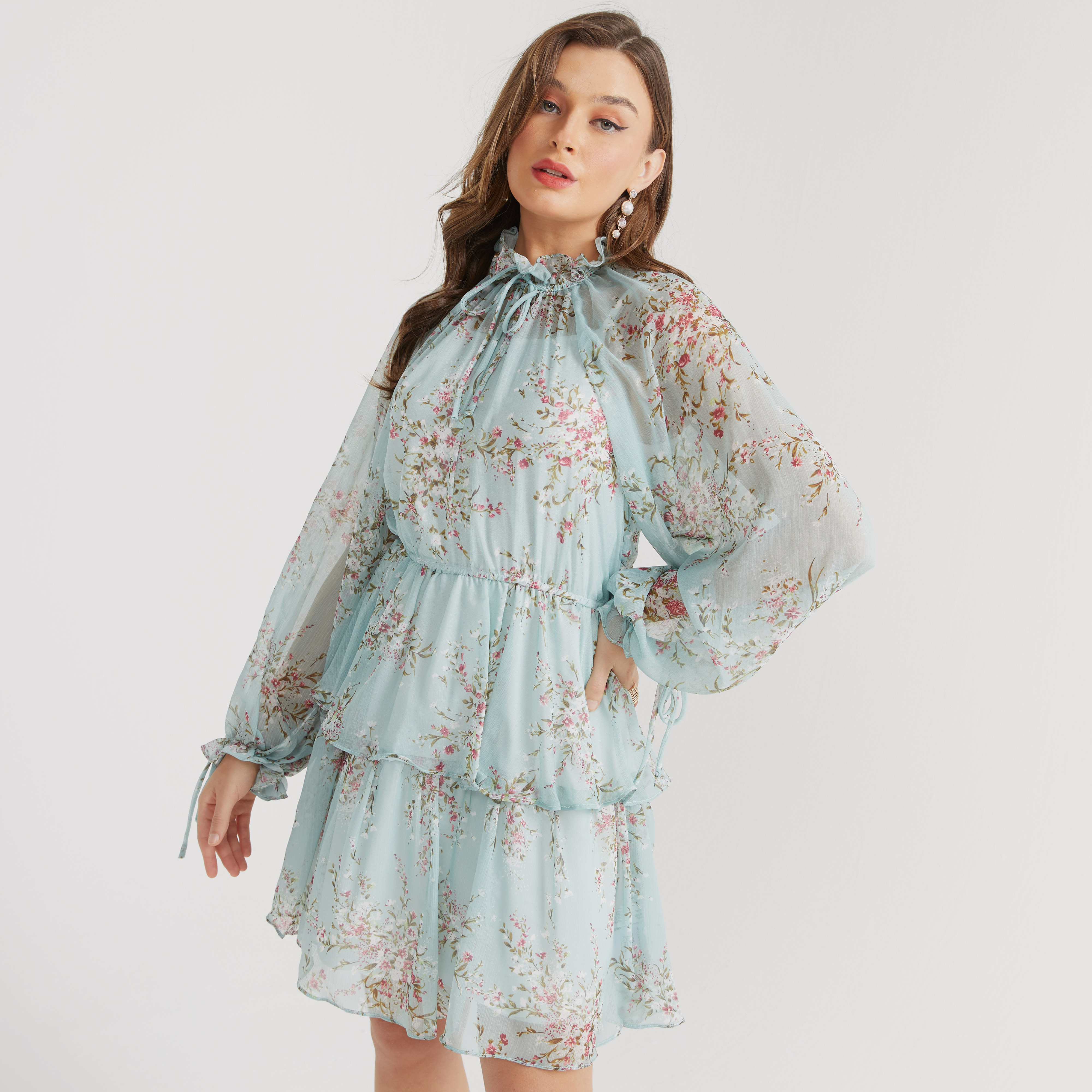 فستان متعدد الطبقات بطبعات أزهار وأكمام بيشوب ورباط من تو إكستريمز-women-clothing-dresses-image-1