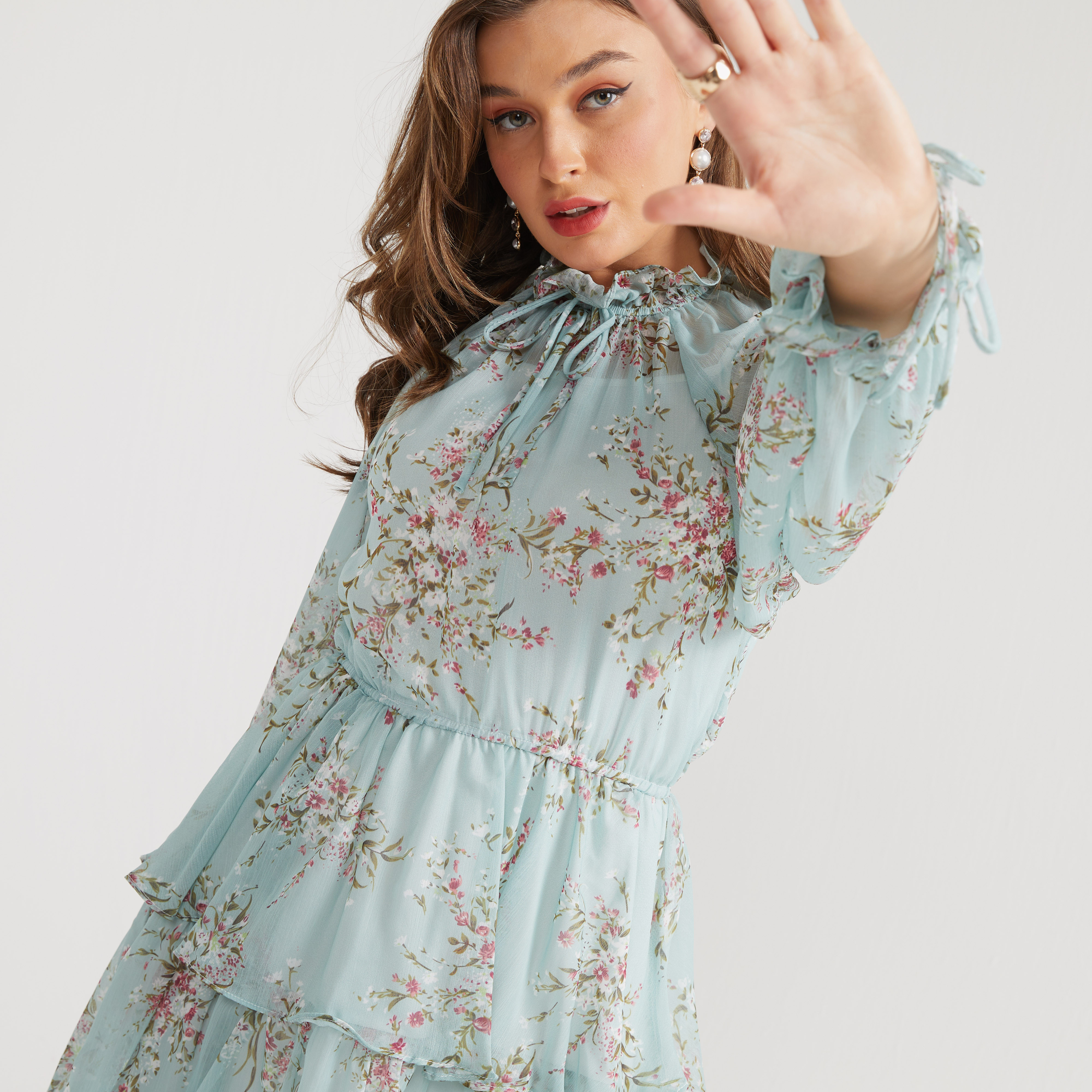 فستان متعدد الطبقات بطبعات أزهار وأكمام بيشوب ورباط من تو إكستريمز-women-clothing-dresses-image-3