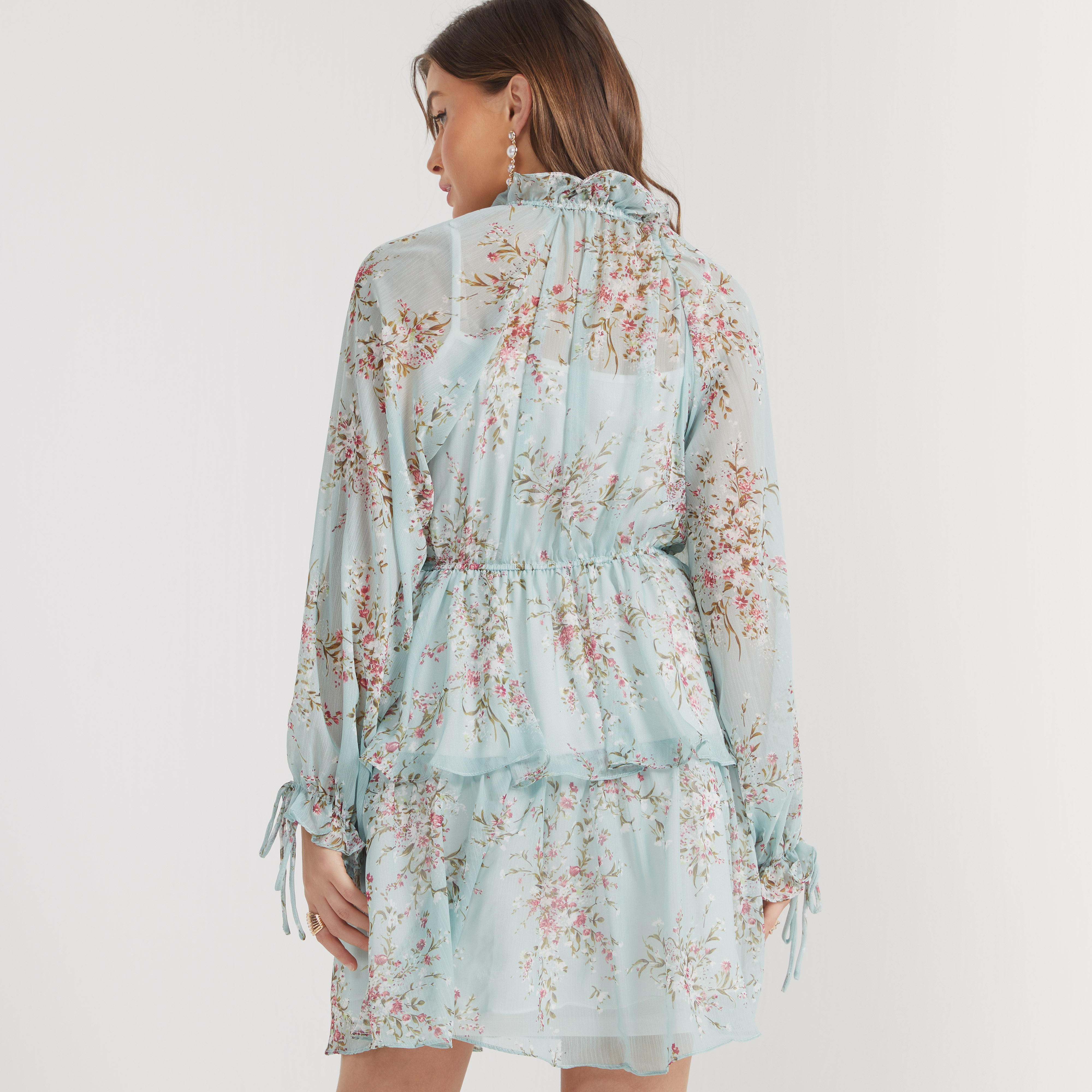 فستان متعدد الطبقات بطبعات أزهار وأكمام بيشوب ورباط من تو إكستريمز-women-clothing-dresses-image-4