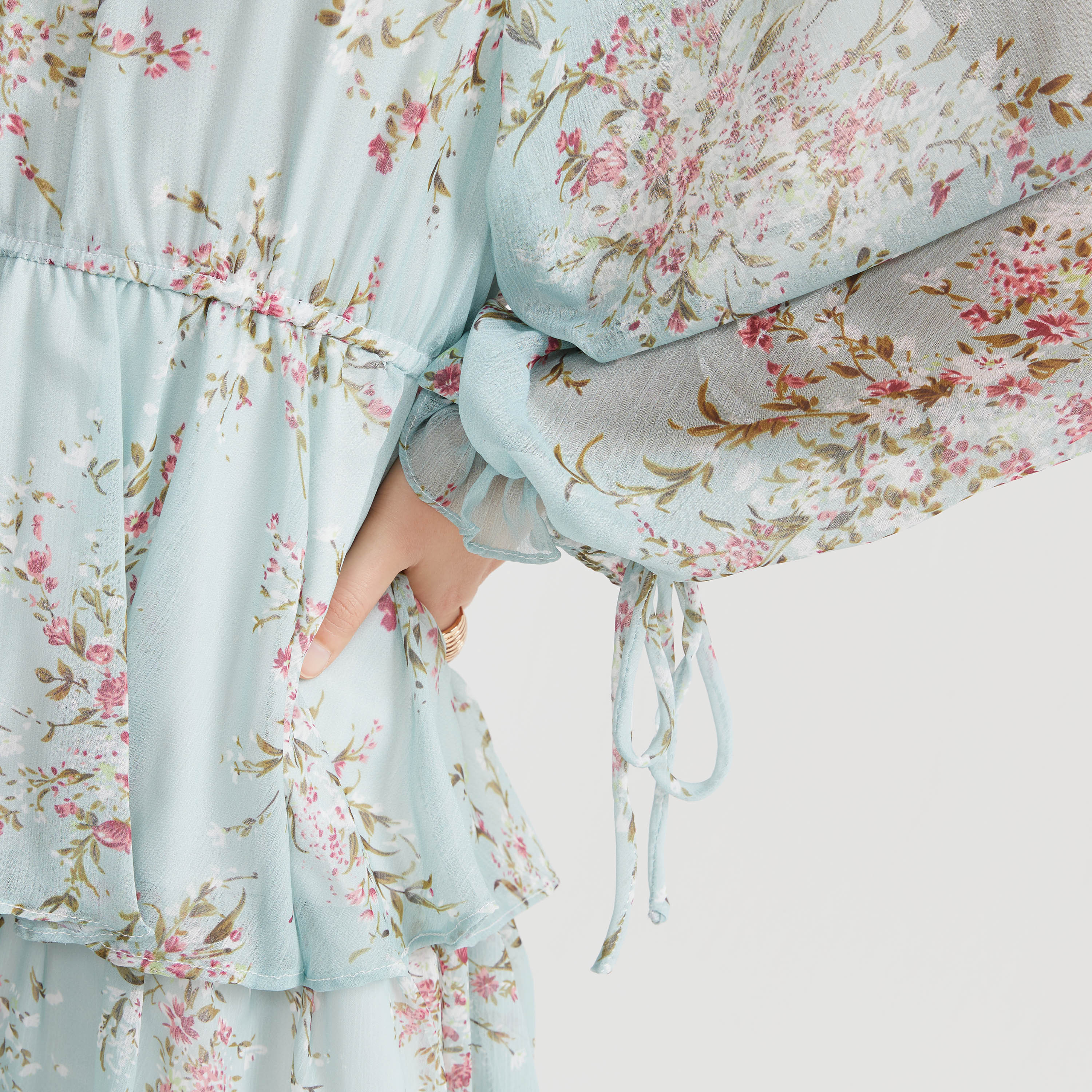 فستان متعدد الطبقات بطبعات أزهار وأكمام بيشوب ورباط من تو إكستريمز-women-clothing-dresses-image-5