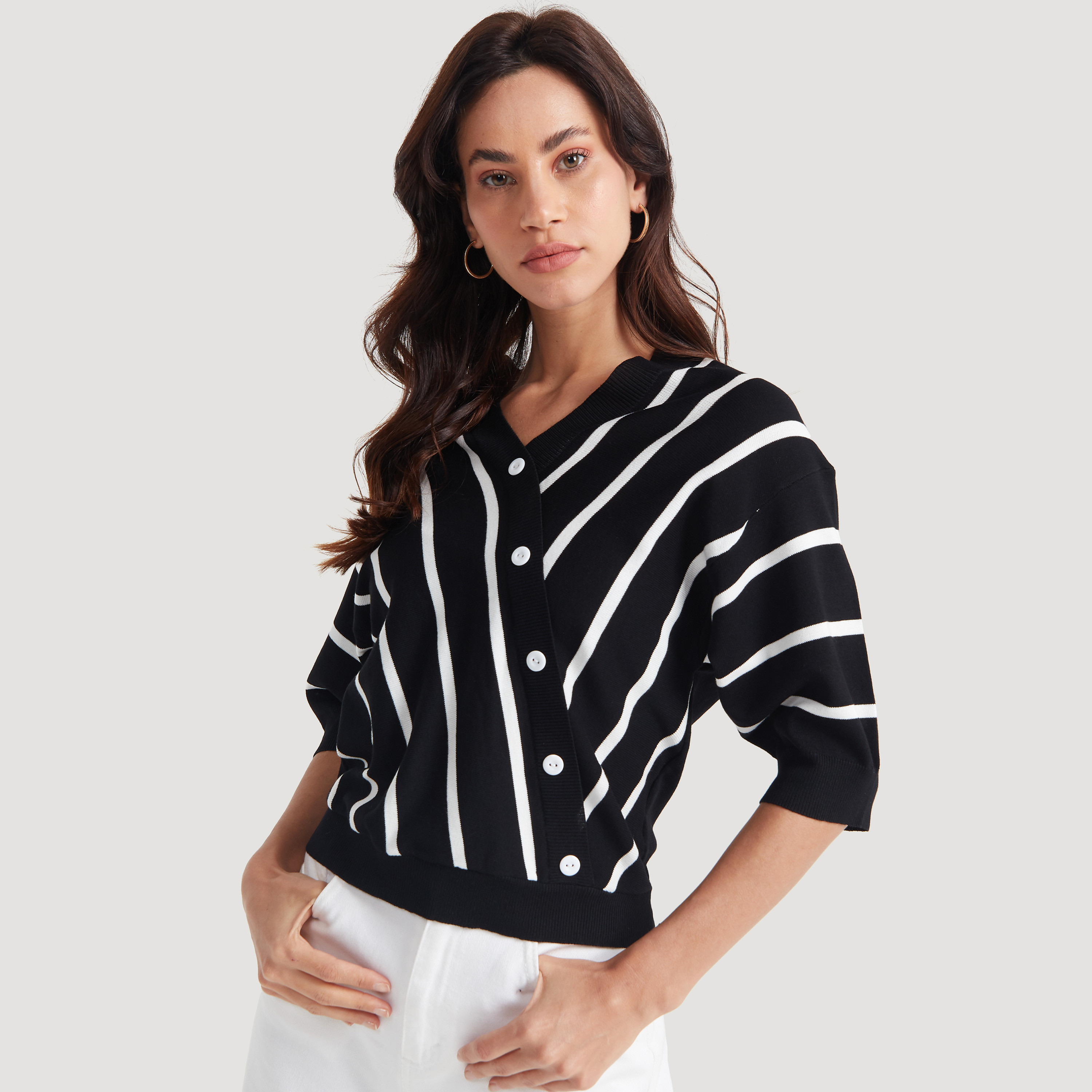 بلوزة بياقة v وأكمام 3/4 وتفاصيل زر من تو إكستريمز-women-clothing-shirtsandblouses-blouses-image-1