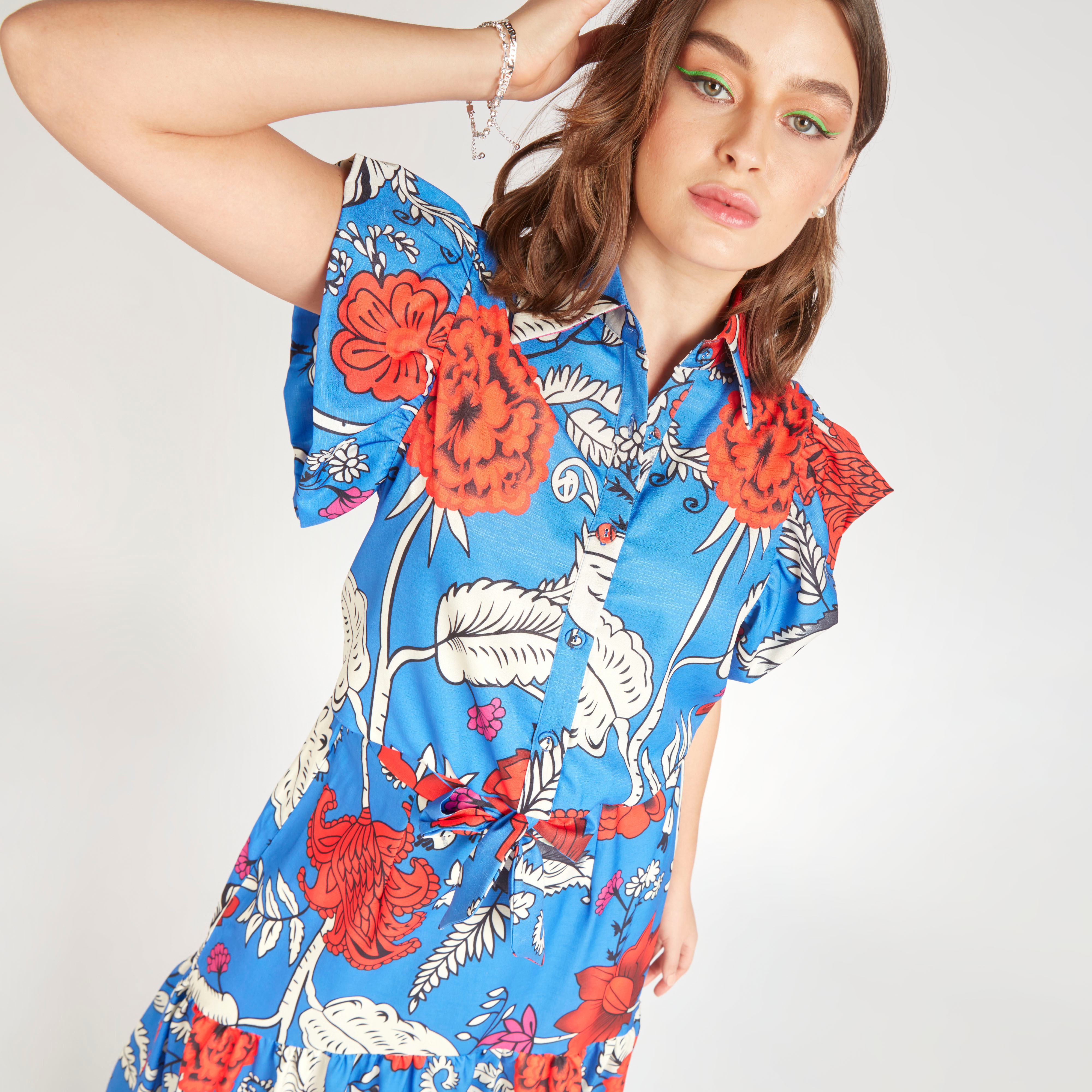 قميص بأكمام كشكش قصيرة وطبعات زهرية-women-clothing-shirtsandblouses-shirts-image-1