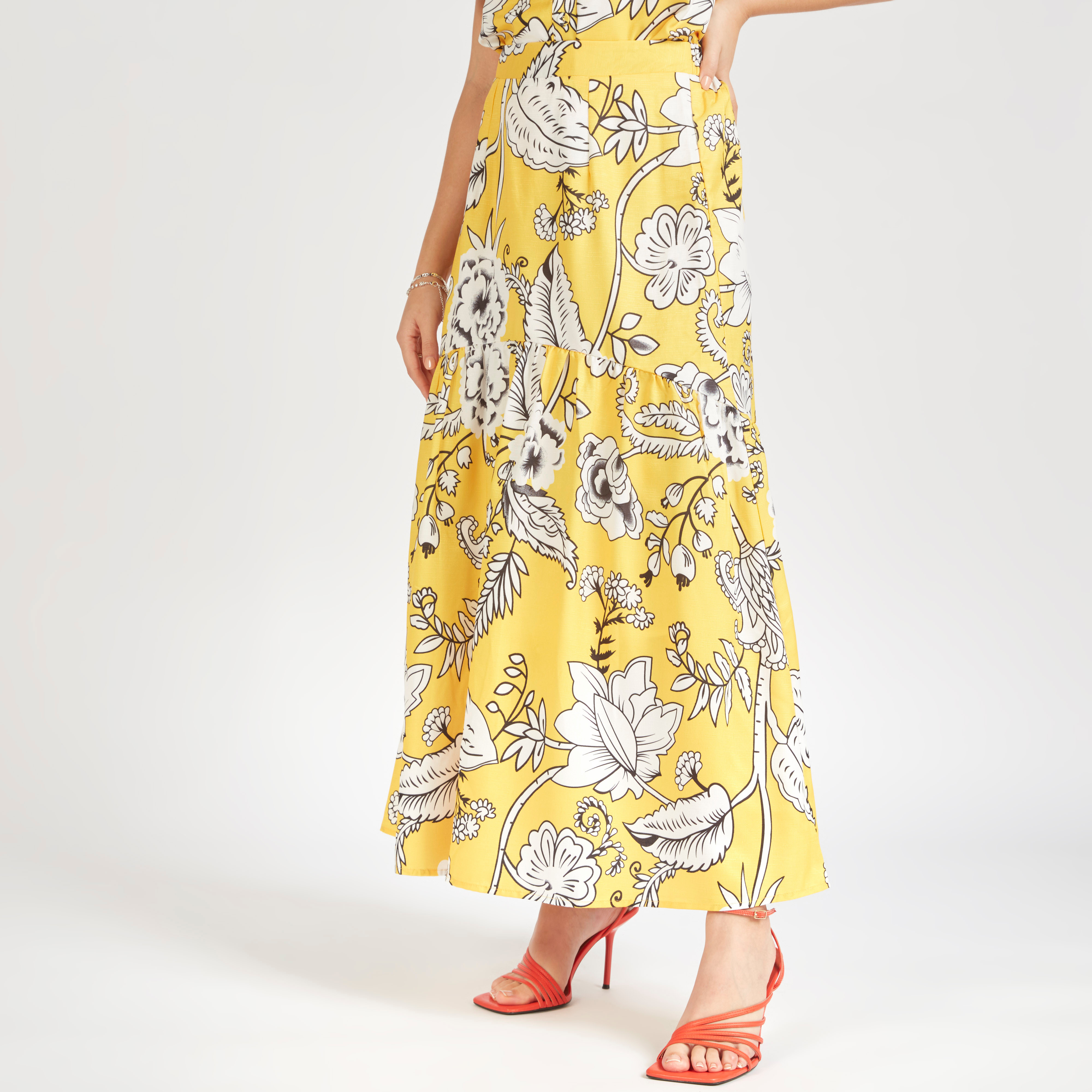 تنورة طويلة بطبعات زهرية وخصر مطاطي من توإكستريمز-women-clothing-skirts-image-2