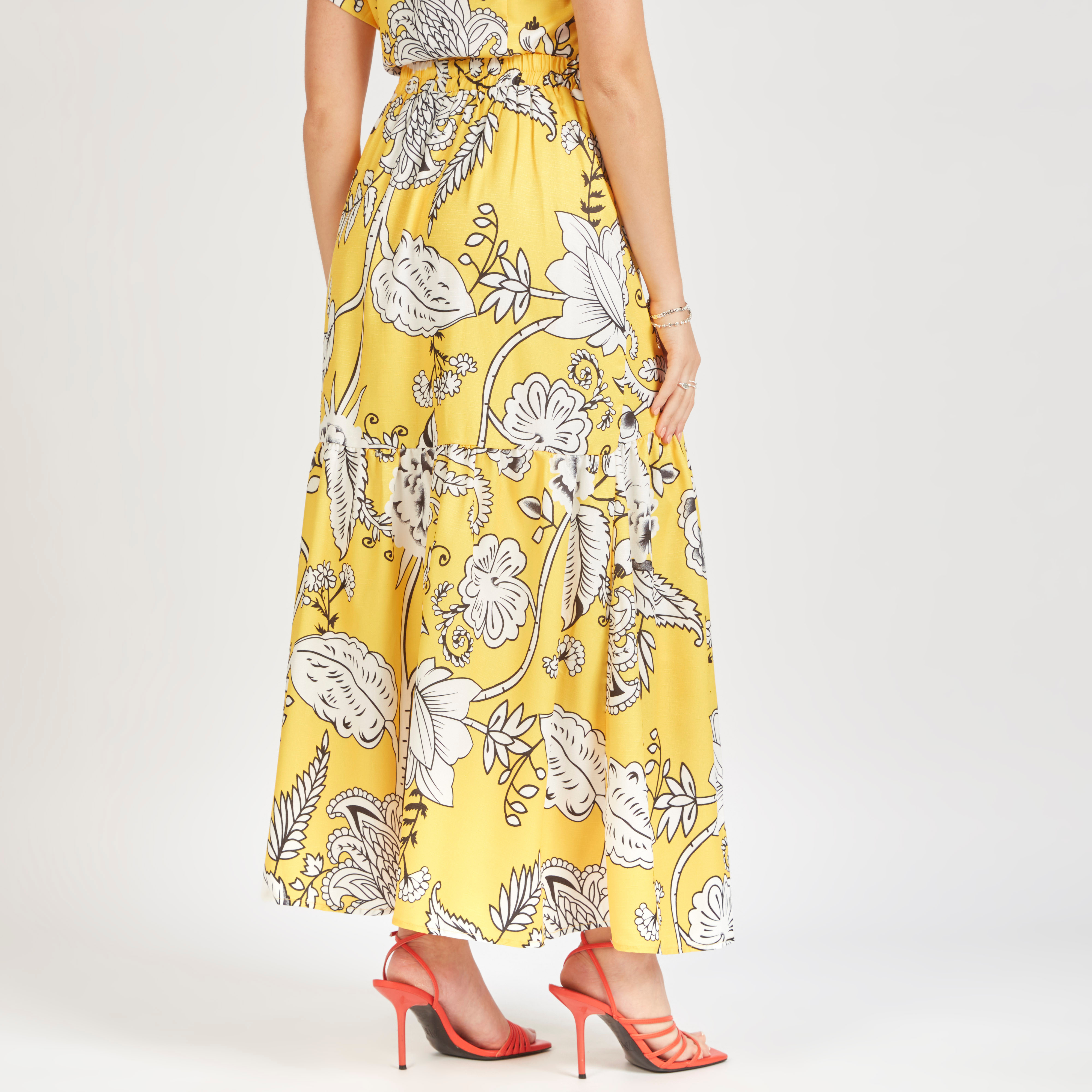 تنورة طويلة بطبعات زهرية وخصر مطاطي من توإكستريمز-women-clothing-skirts-image-4