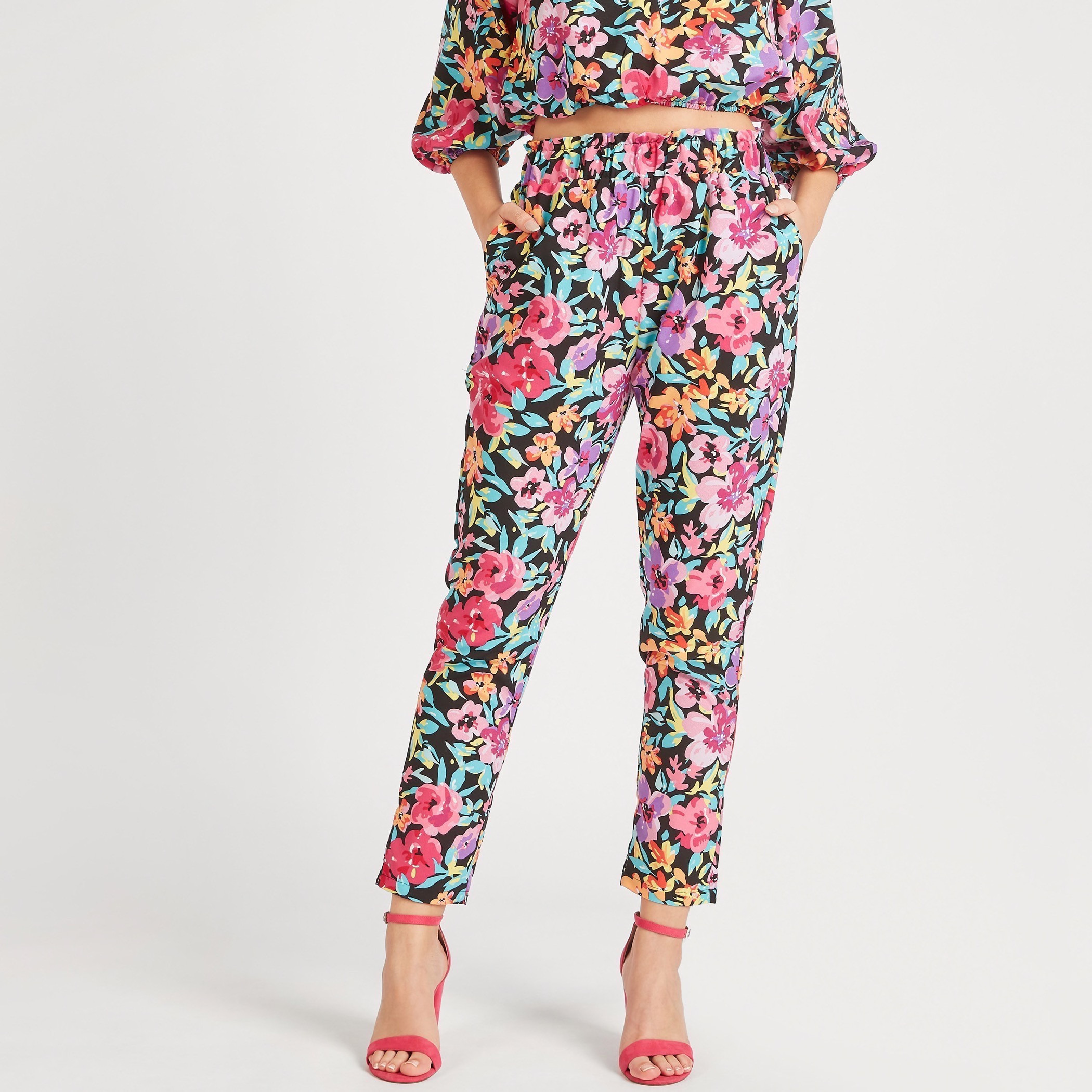 بنطلون متوسط الارتفاع بجيوب وحزام مطاطي من توإكستريمز-women-clothing-trousers-image-1