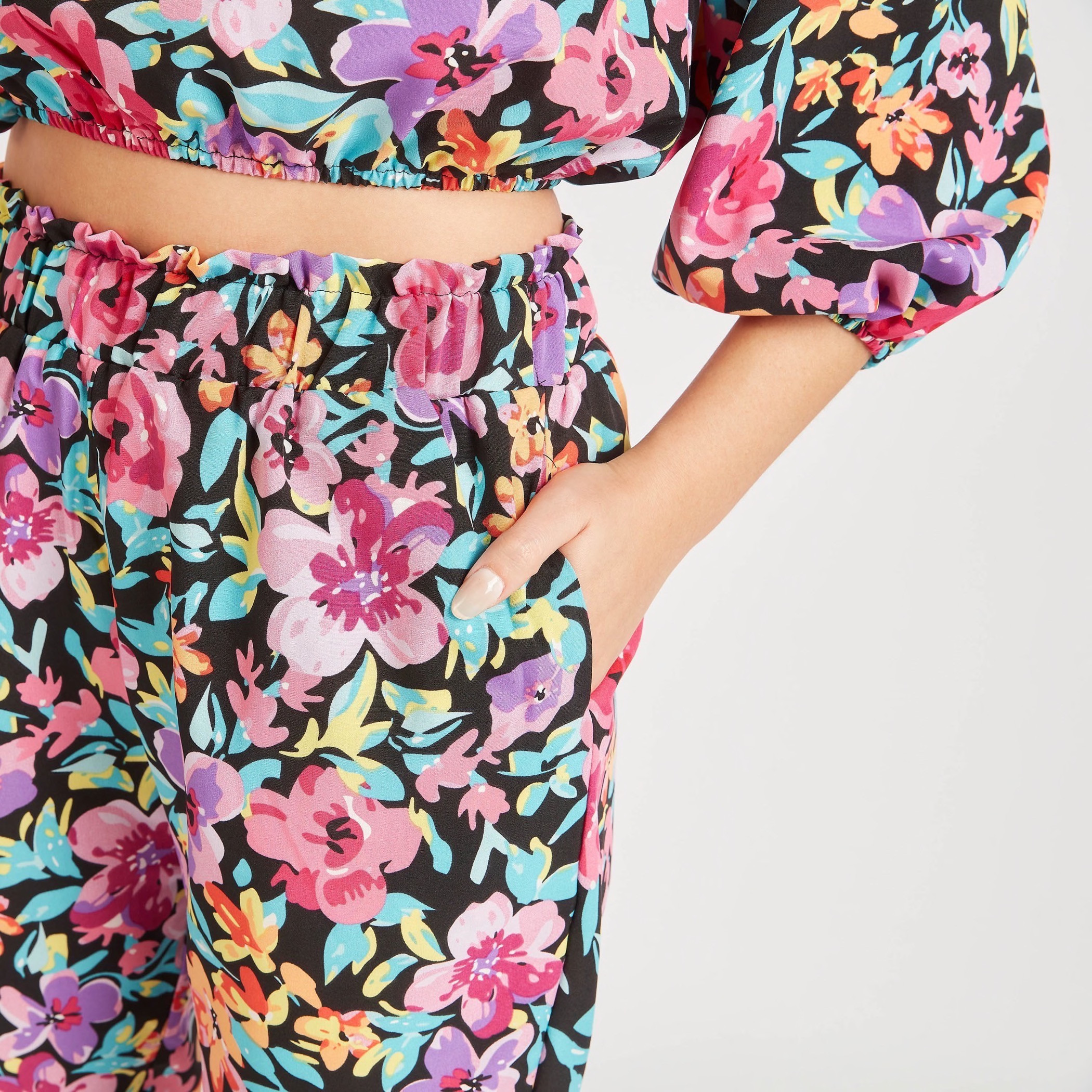 بنطلون متوسط الارتفاع بجيوب وحزام مطاطي من توإكستريمز-women-clothing-trousers-image-3