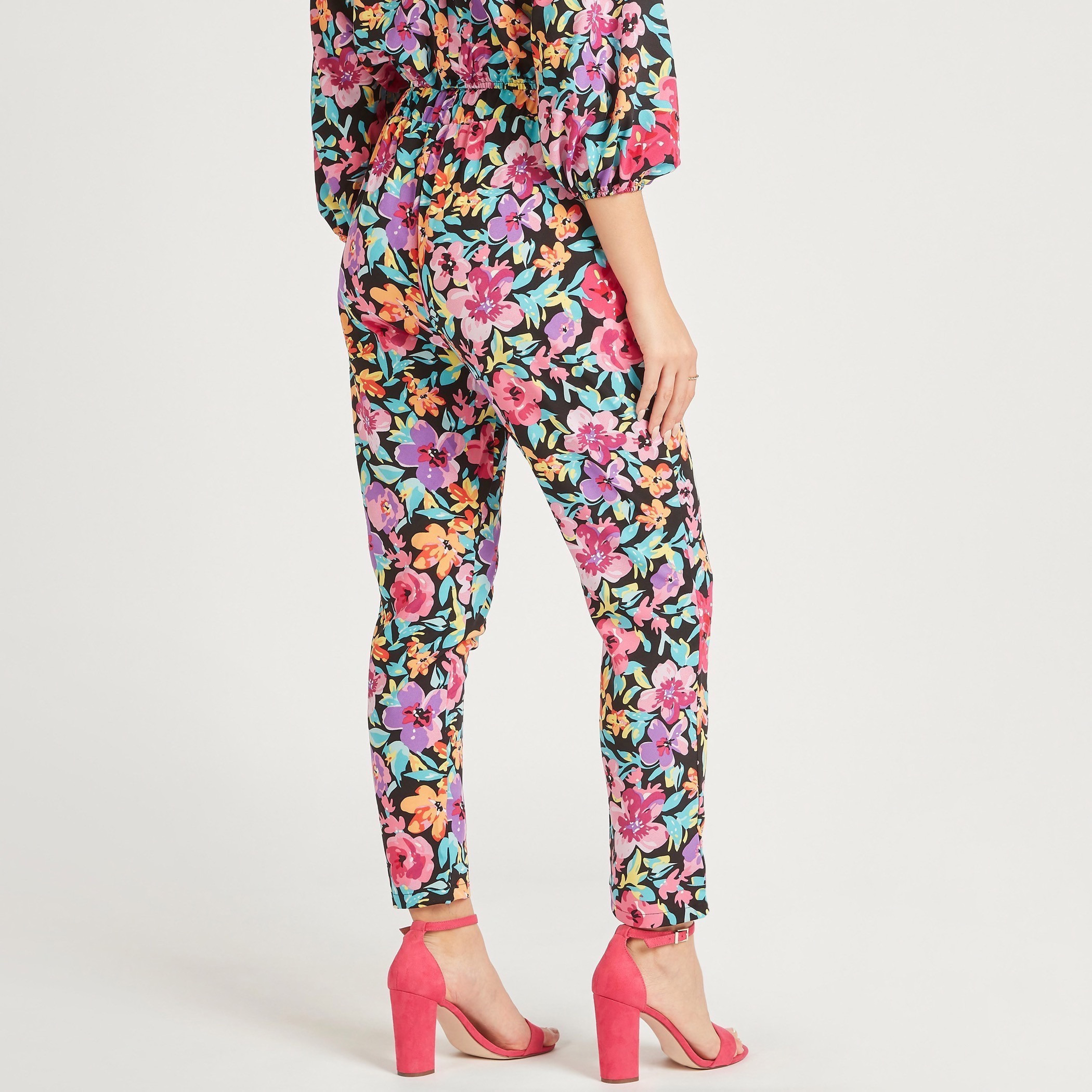 بنطلون متوسط الارتفاع بجيوب وحزام مطاطي من توإكستريمز-women-clothing-trousers-image-4