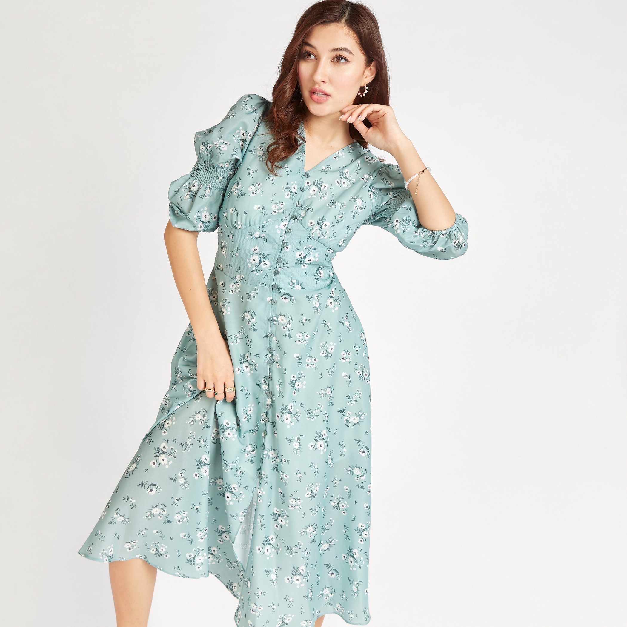 فستان ميدي متعدّد الطبقات بياقة V وأكمام 3/4 وطبعات أزهار من توإكستريمز-women-clothing-dresses-image-2