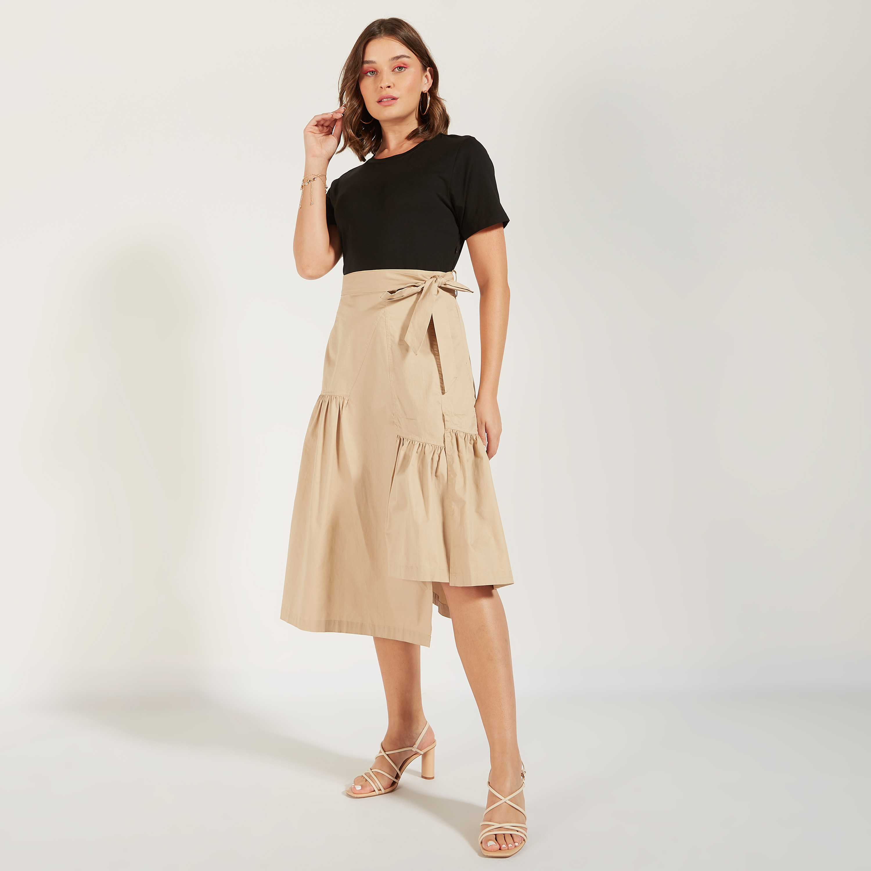 فستان سادة بأطراف غير مستوية وأربطة وكسّرات-women-clothing-dresses-image-1