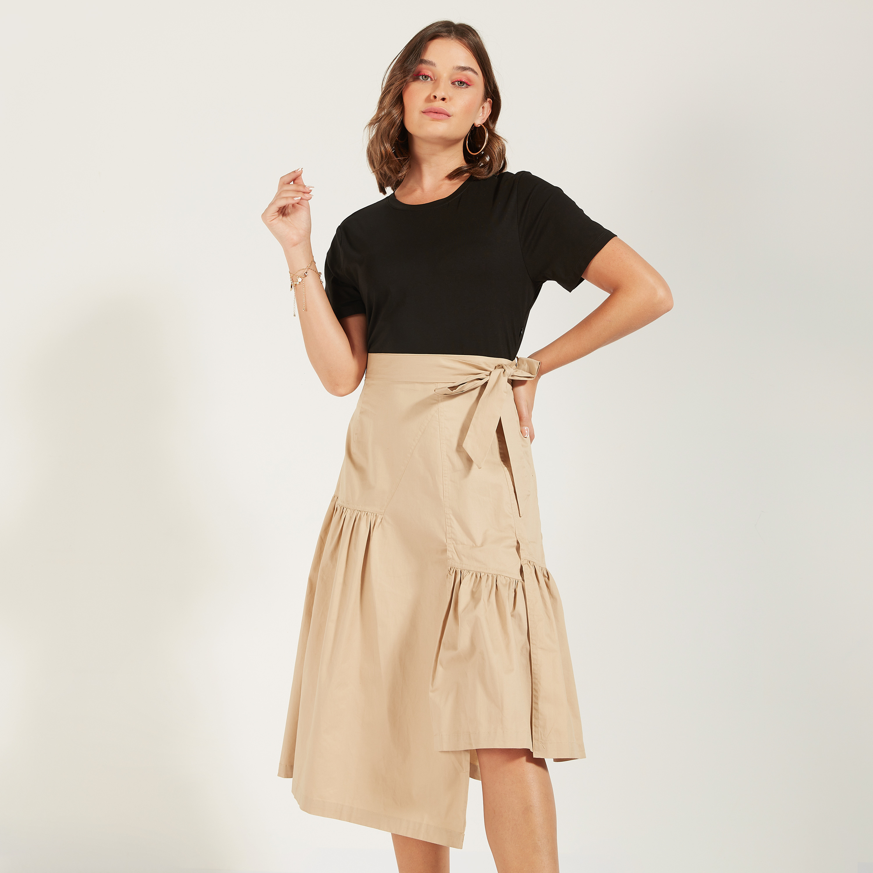 فستان سادة بأطراف غير مستوية وأربطة وكسّرات-women-clothing-dresses-image-2