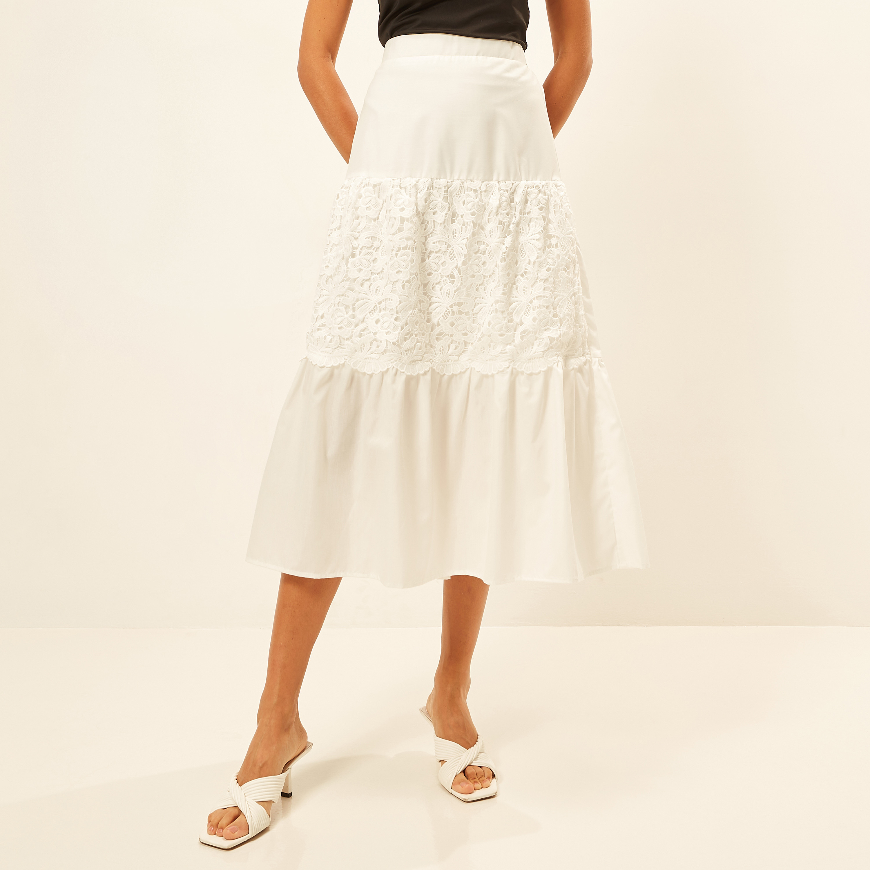 تنورة دانتيل بارزة الملمس متعددة الطبقات بخصر مطاطي من تو إكستريمز-women-clothing-skirts-image-1