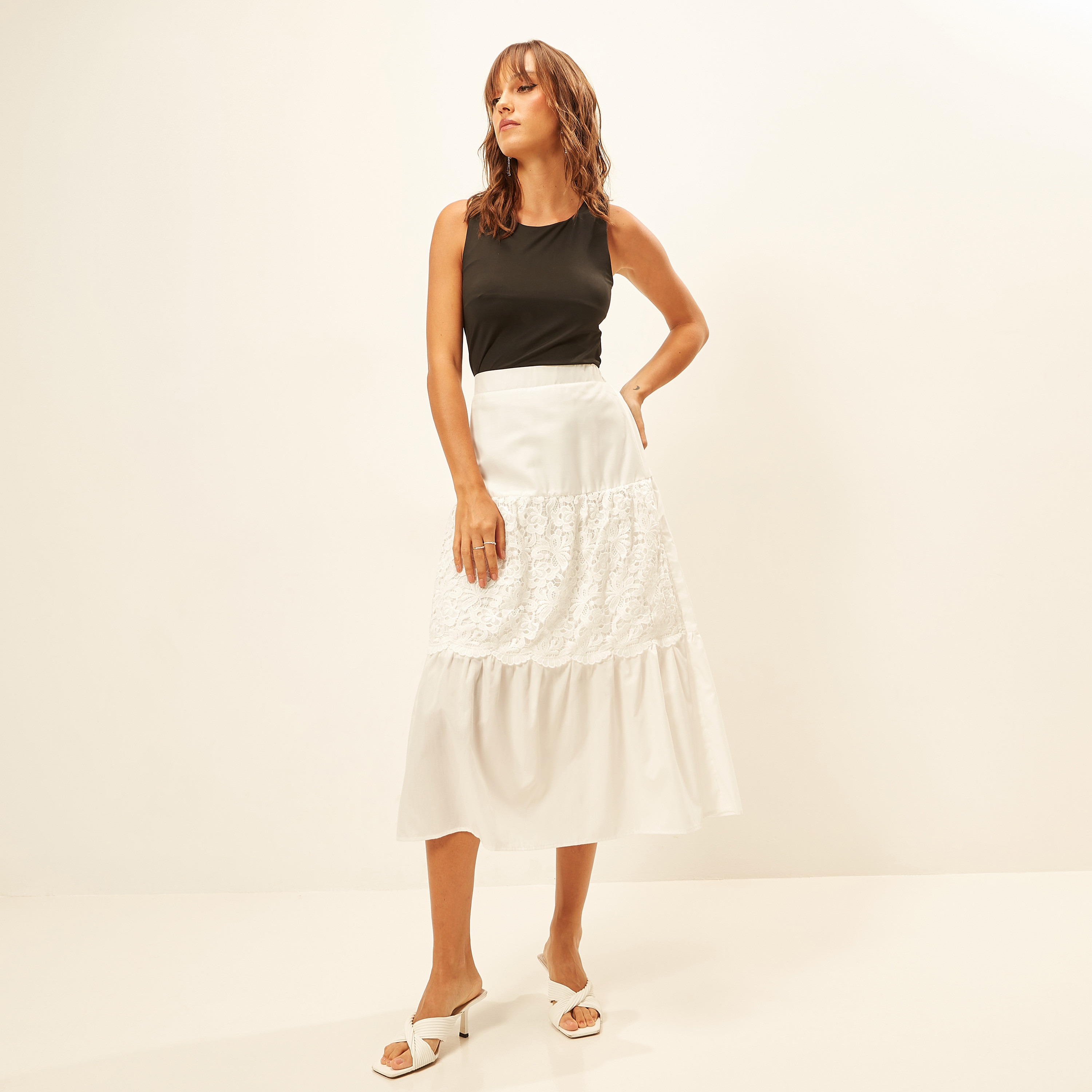 تنورة دانتيل بارزة الملمس متعددة الطبقات بخصر مطاطي من تو إكستريمز-women-clothing-skirts-image-2