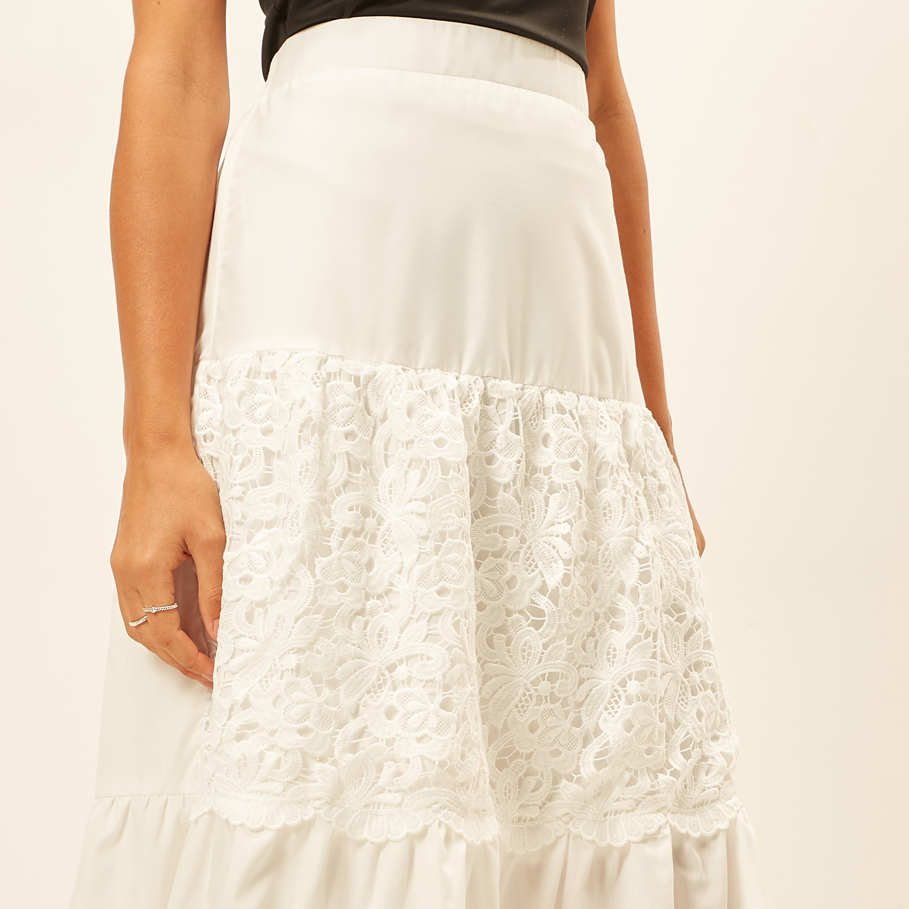 تنورة دانتيل بارزة الملمس متعددة الطبقات بخصر مطاطي من تو إكستريمز-women-clothing-skirts-image-3