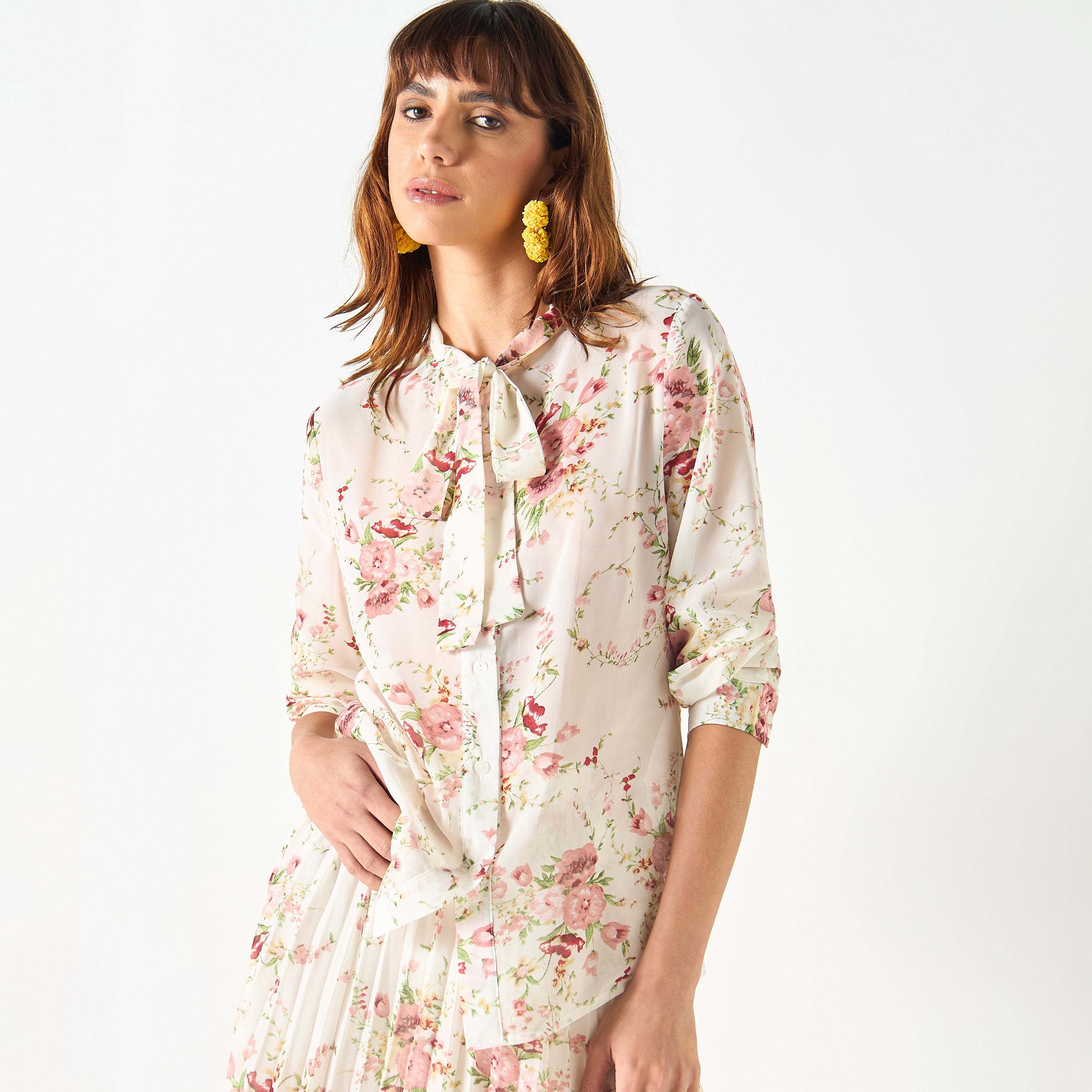 بلوزة بأكمام طويلة وفيونكة وطبعات زهرية تو إكستريمز-women-clothing-shirtsandblouses-blouses-image-1
