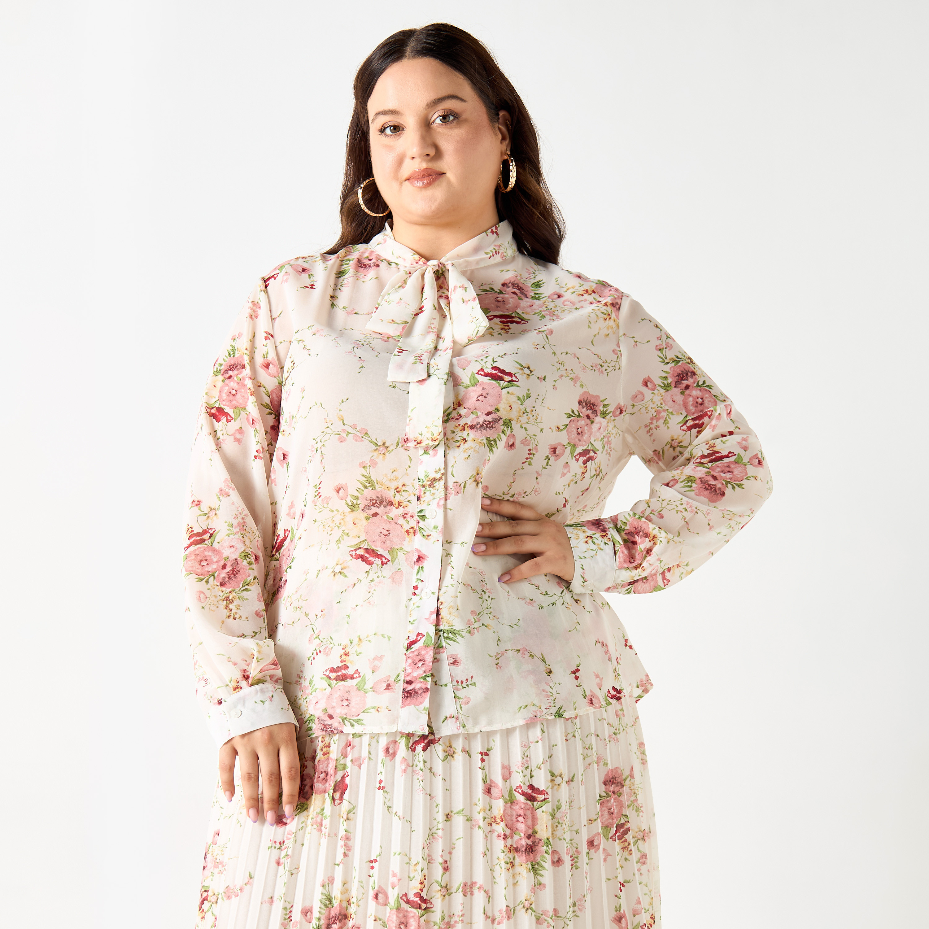 بلوزة بأكمام طويلة وفيونكة وطبعات زهرية تو إكستريمز-women-clothing-shirtsandblouses-blouses-image-2