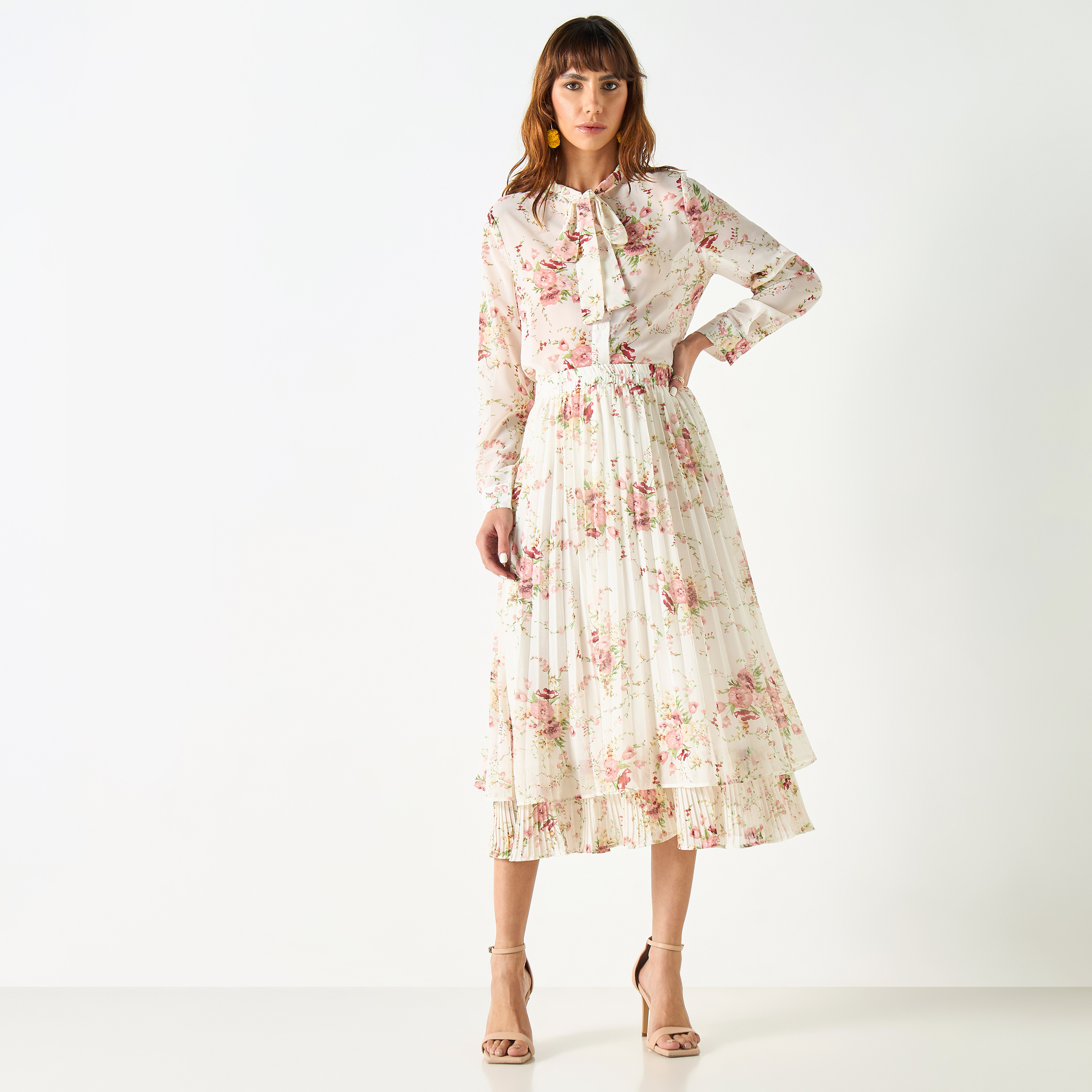بلوزة بأكمام طويلة وفيونكة وطبعات زهرية تو إكستريمز-women-clothing-shirtsandblouses-blouses-image-3