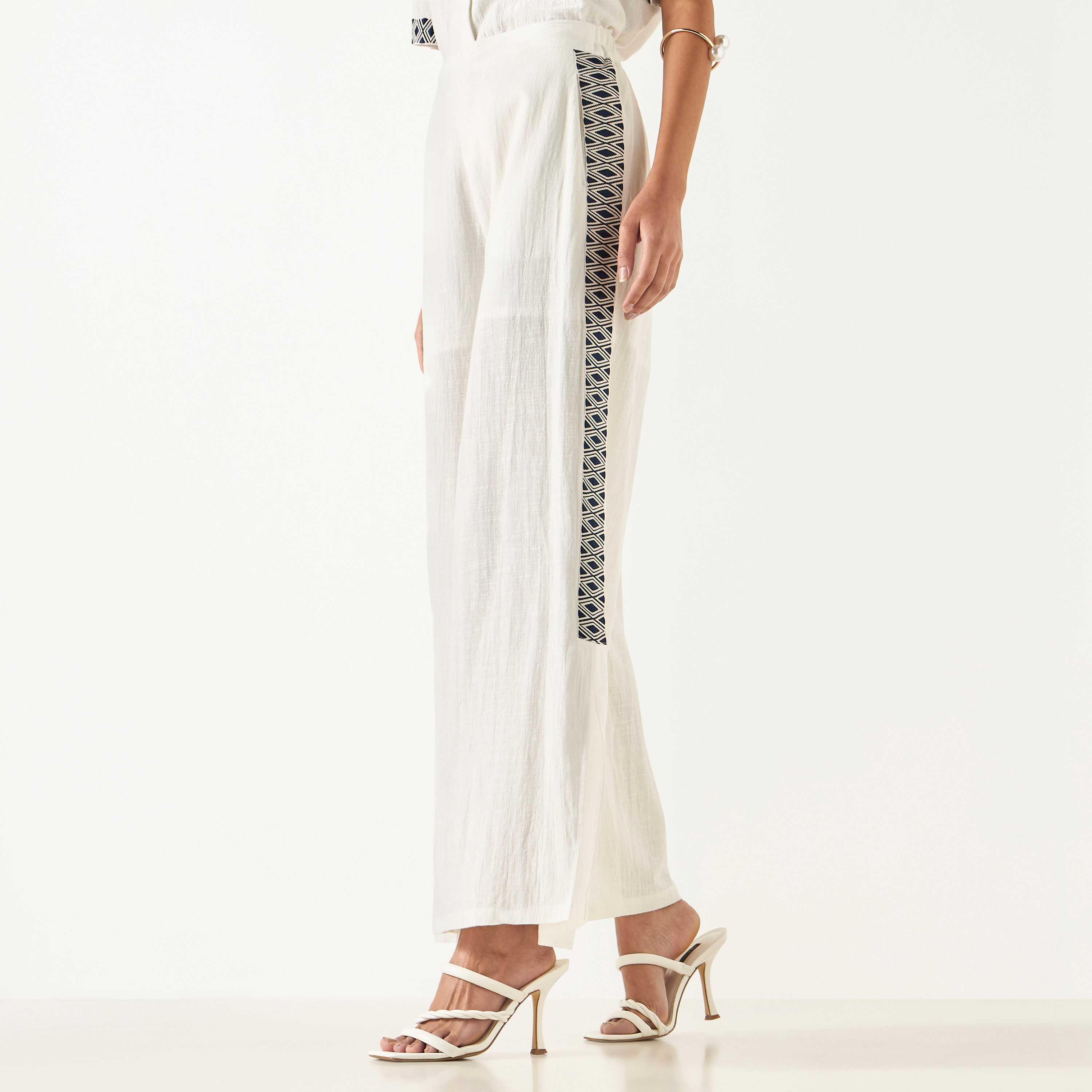 بنطلون واسع الساقين بتطريزات من تو إكستريمز-women-clothing-trousers-image-1