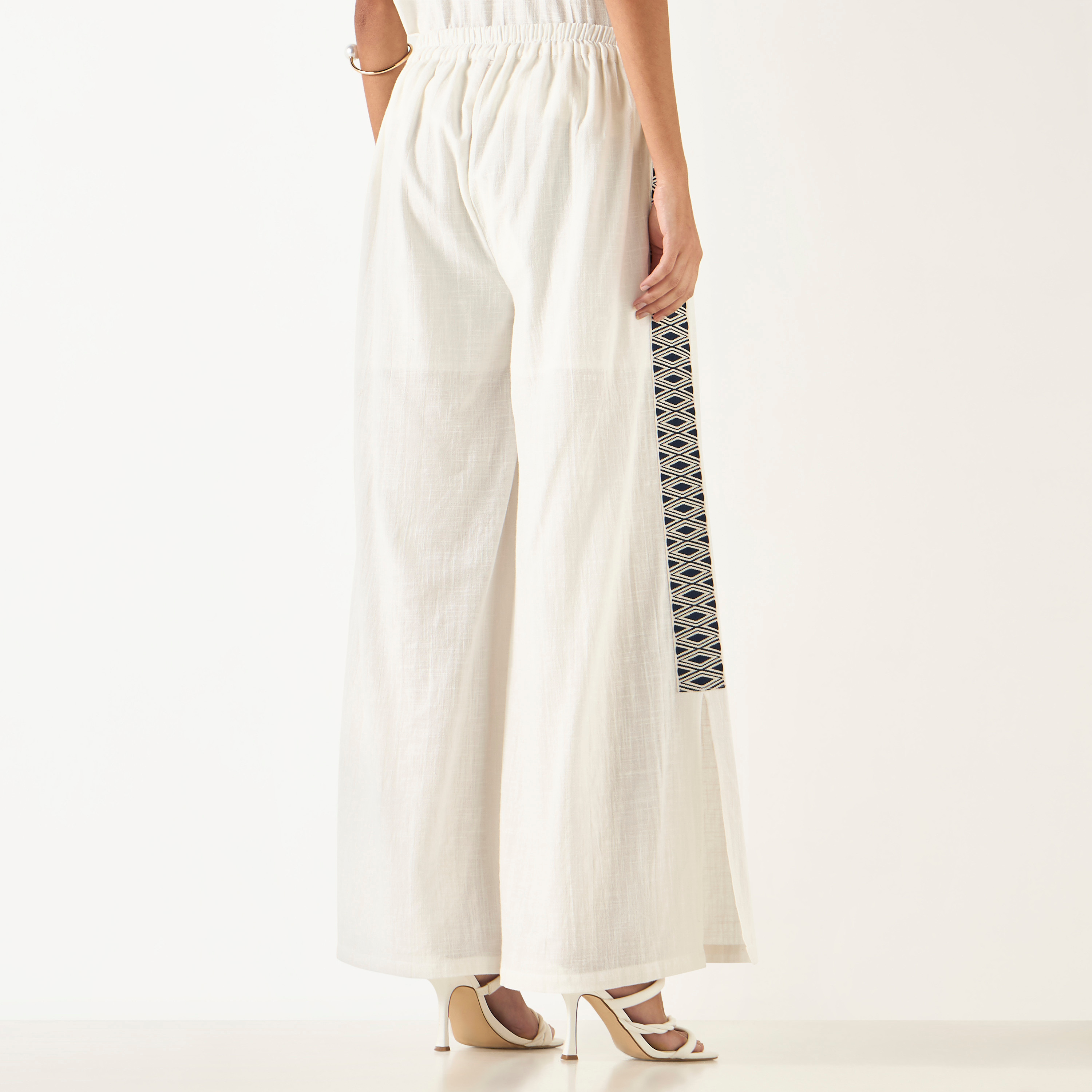 بنطلون واسع الساقين بتطريزات من تو إكستريمز-women-clothing-trousers-image-3