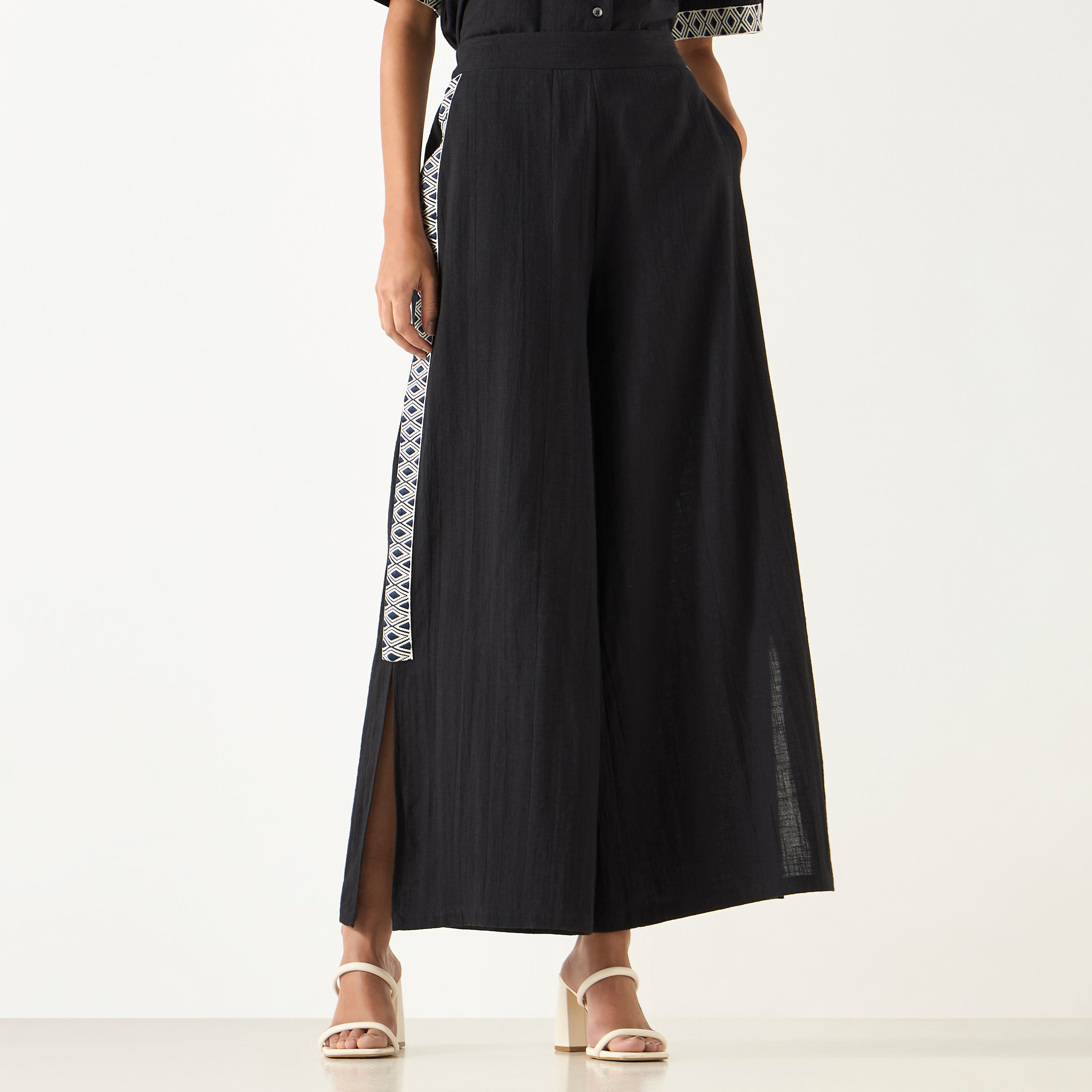 بنطلون واسع الساقين بتطريزات من تو إكستريمز-women-clothing-trousers-image-5