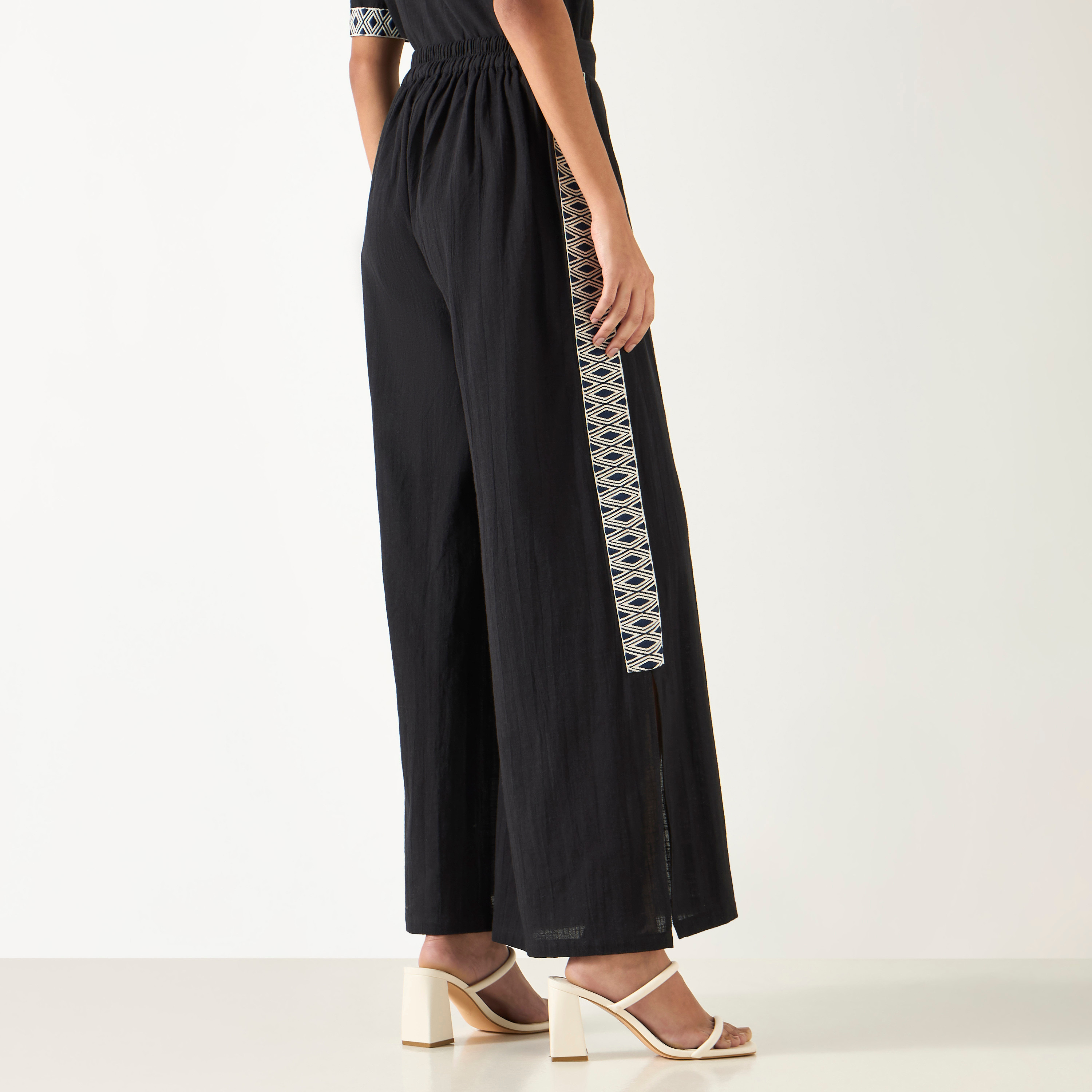 بنطلون واسع الساقين بتطريزات من تو إكستريمز-women-clothing-trousers-image-7