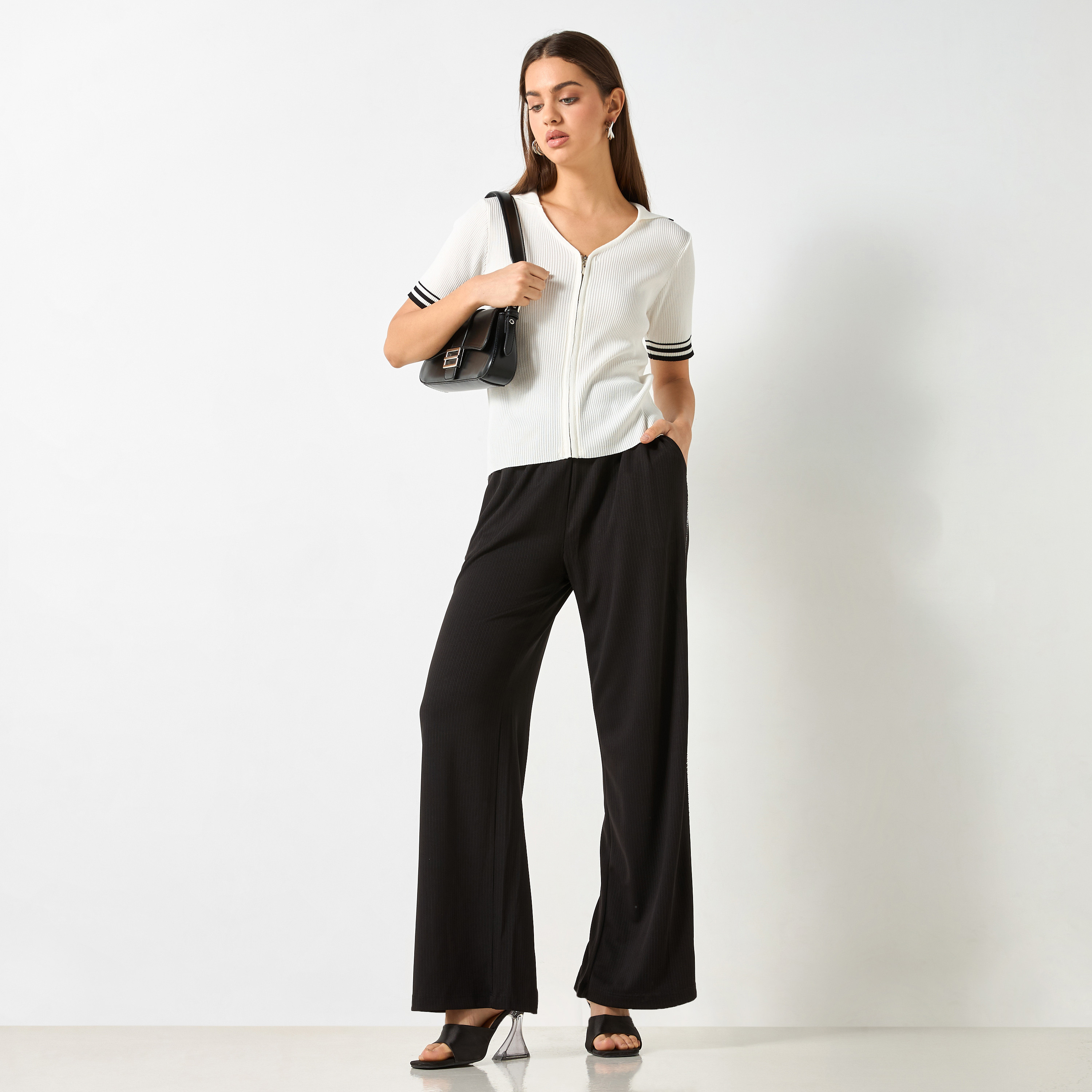 بنطلون بارز الملمس بجيوب وخصر مطاطي من توإكستريمز-women-clothing-trousers-image-2