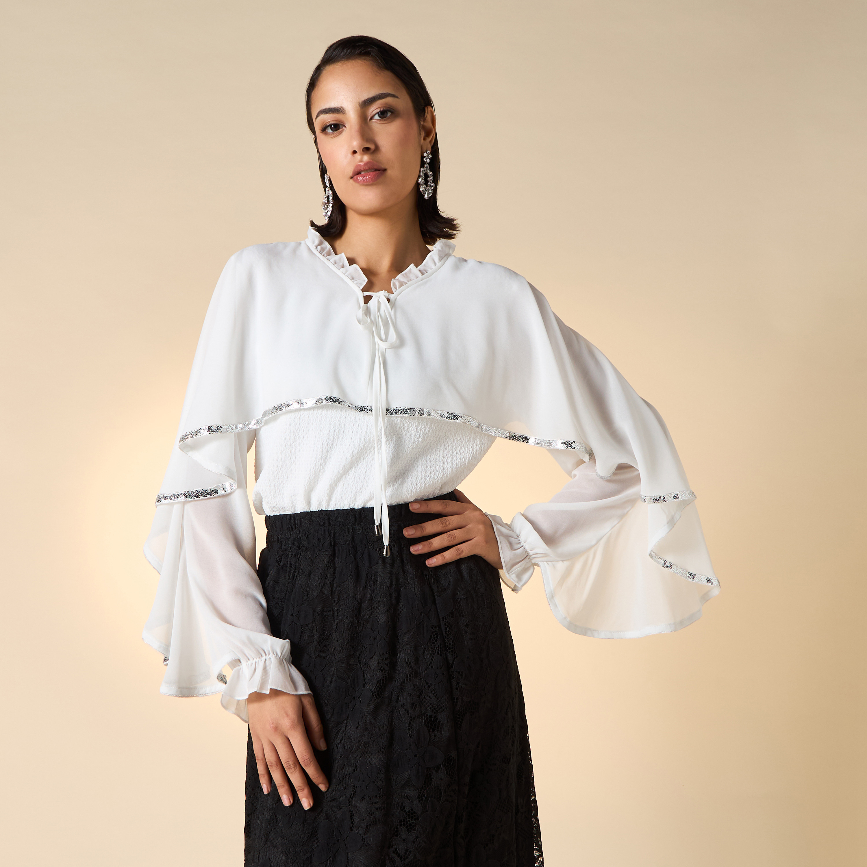 بلوزة فضفاضة بارزة الملمس بأكمام طويلة وتفاصيل رباط من تو إكستريمز-women-clothing-shirtsandblouses-blouses-image-1