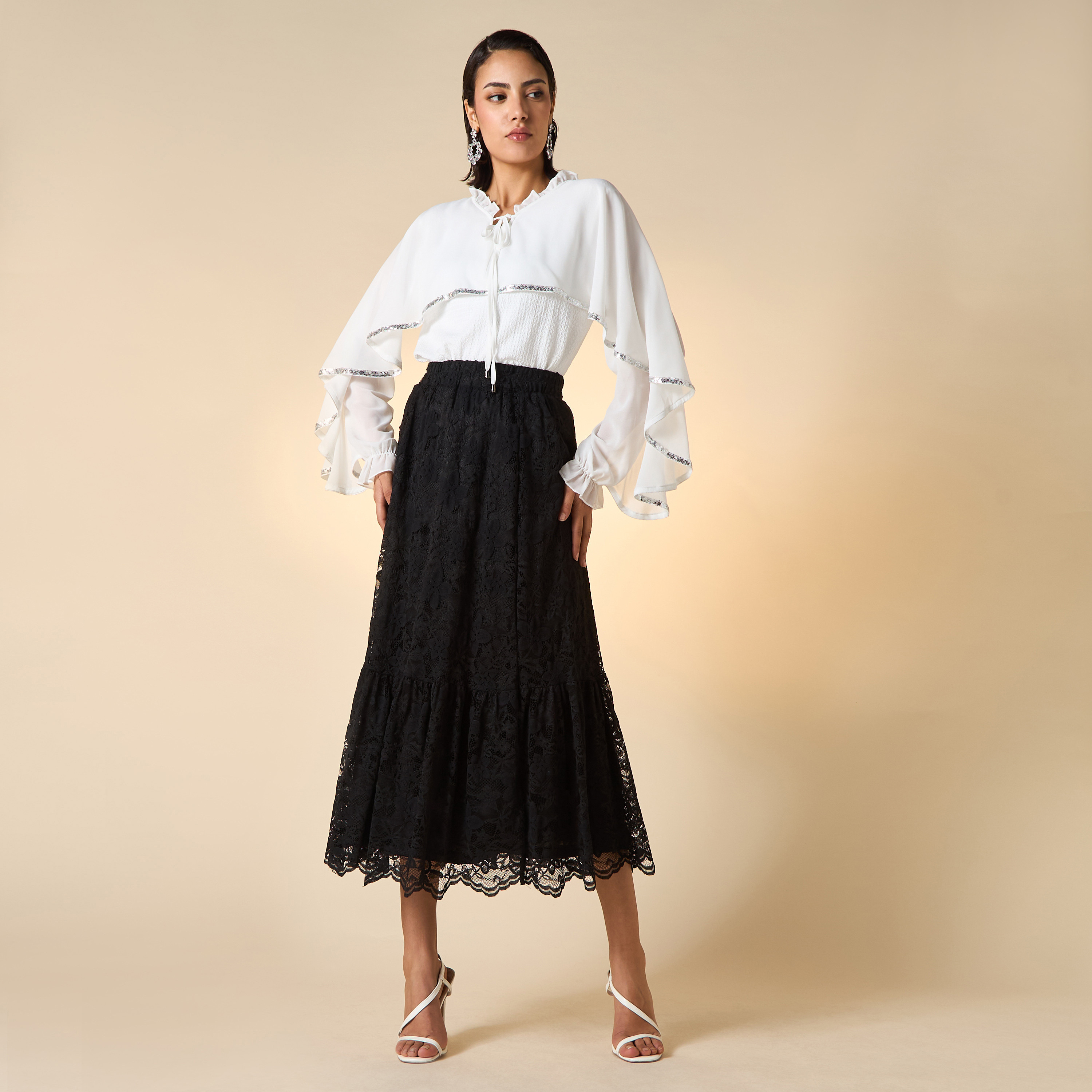 بلوزة فضفاضة بارزة الملمس بأكمام طويلة وتفاصيل رباط من تو إكستريمز-women-clothing-shirtsandblouses-blouses-image-2