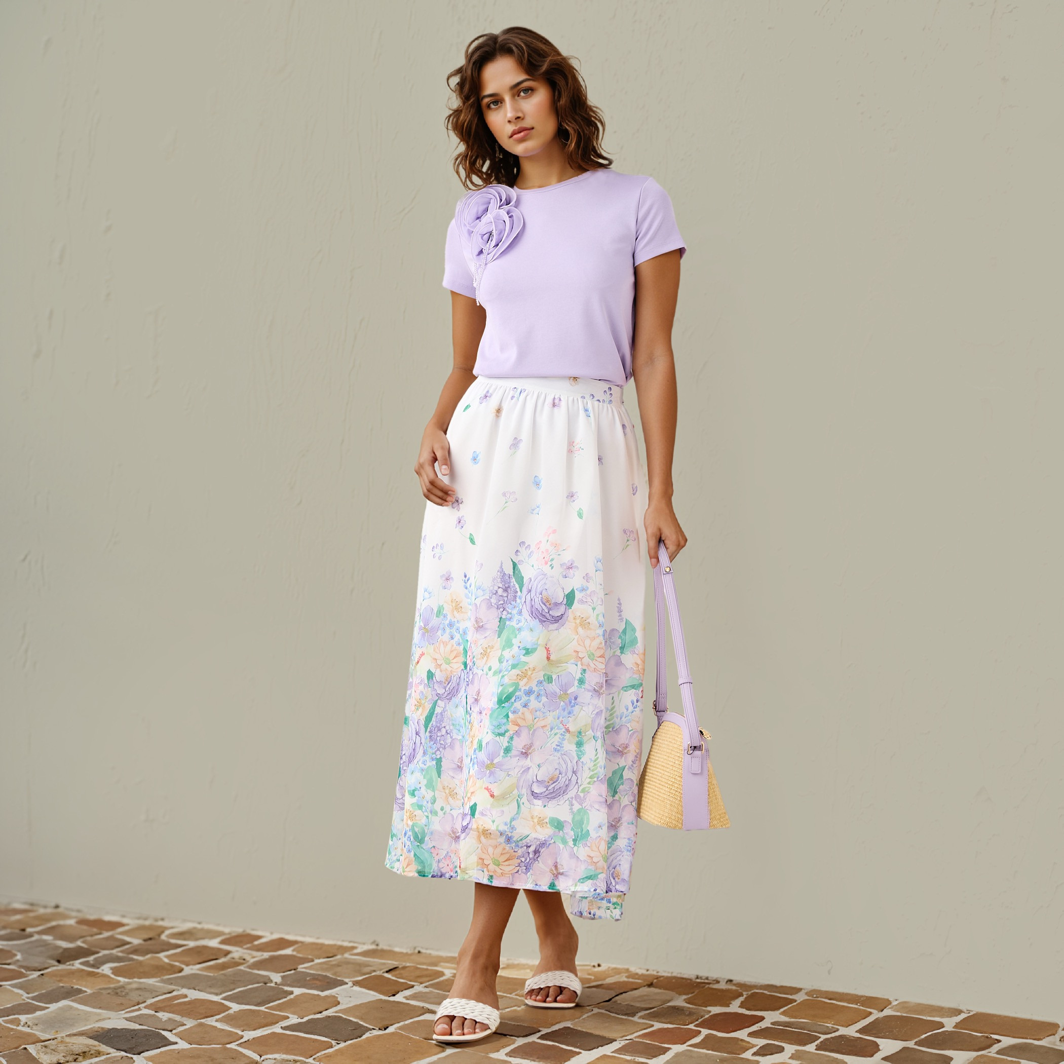 تيشيرت بياقة ضيقة وزخارف أزهار من تو إكستريمز-women-clothing-tshirts-image-2