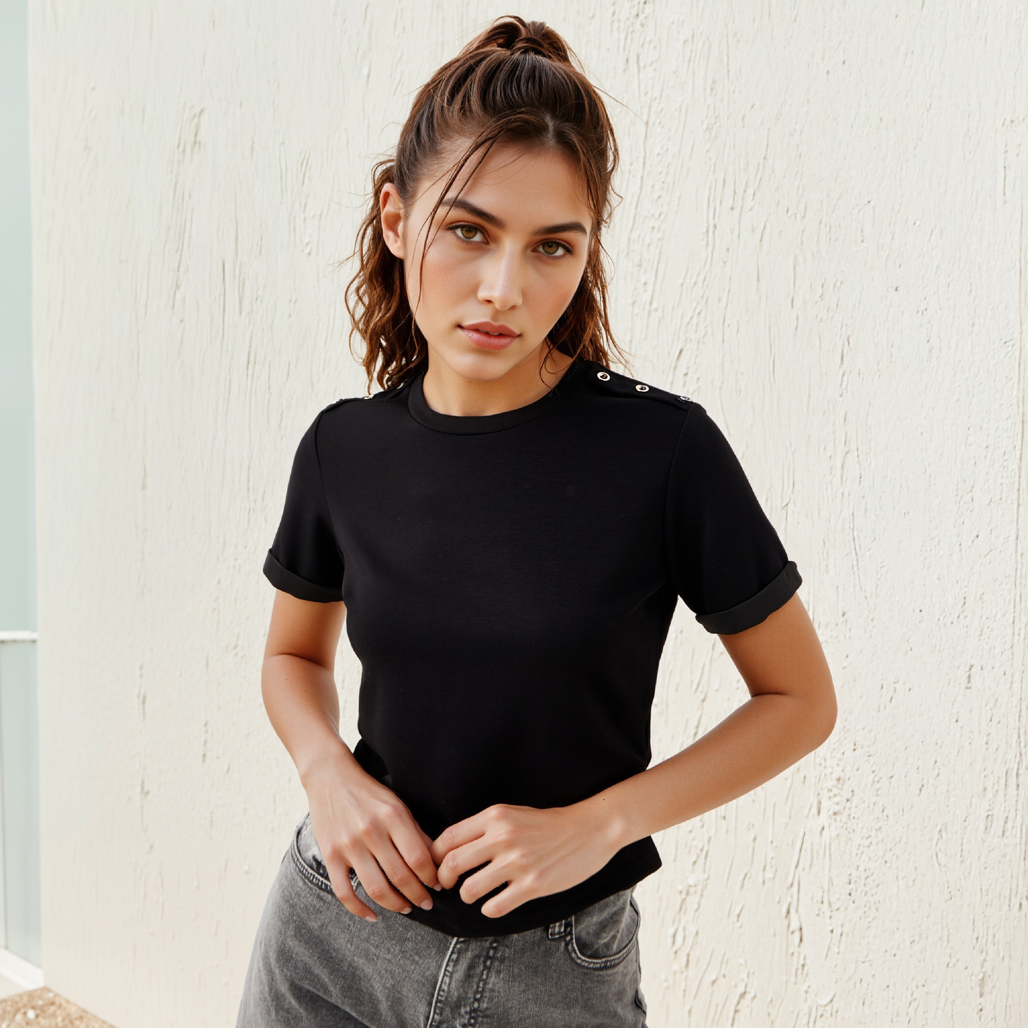 تيشيرت بتفاصيل أزرار وياقة ضيّقة من تو إكستريمز-women-clothing-tshirts-image-1