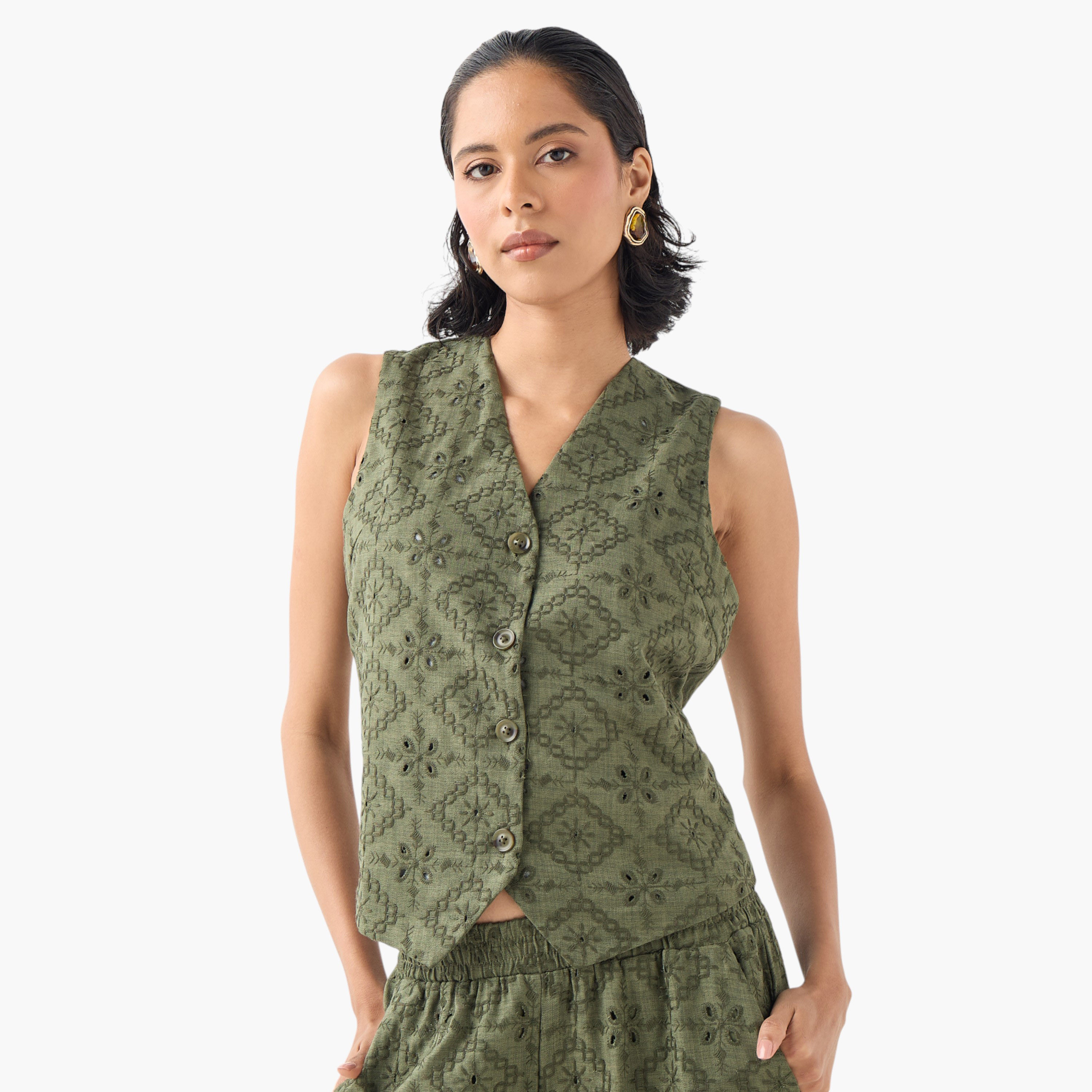 جاكيت دون أكمام بتفاصيل شيفلي وياقة حرف V من توأكستريمز-women-winterwear-coatsandjackets-waistcoats-image-5