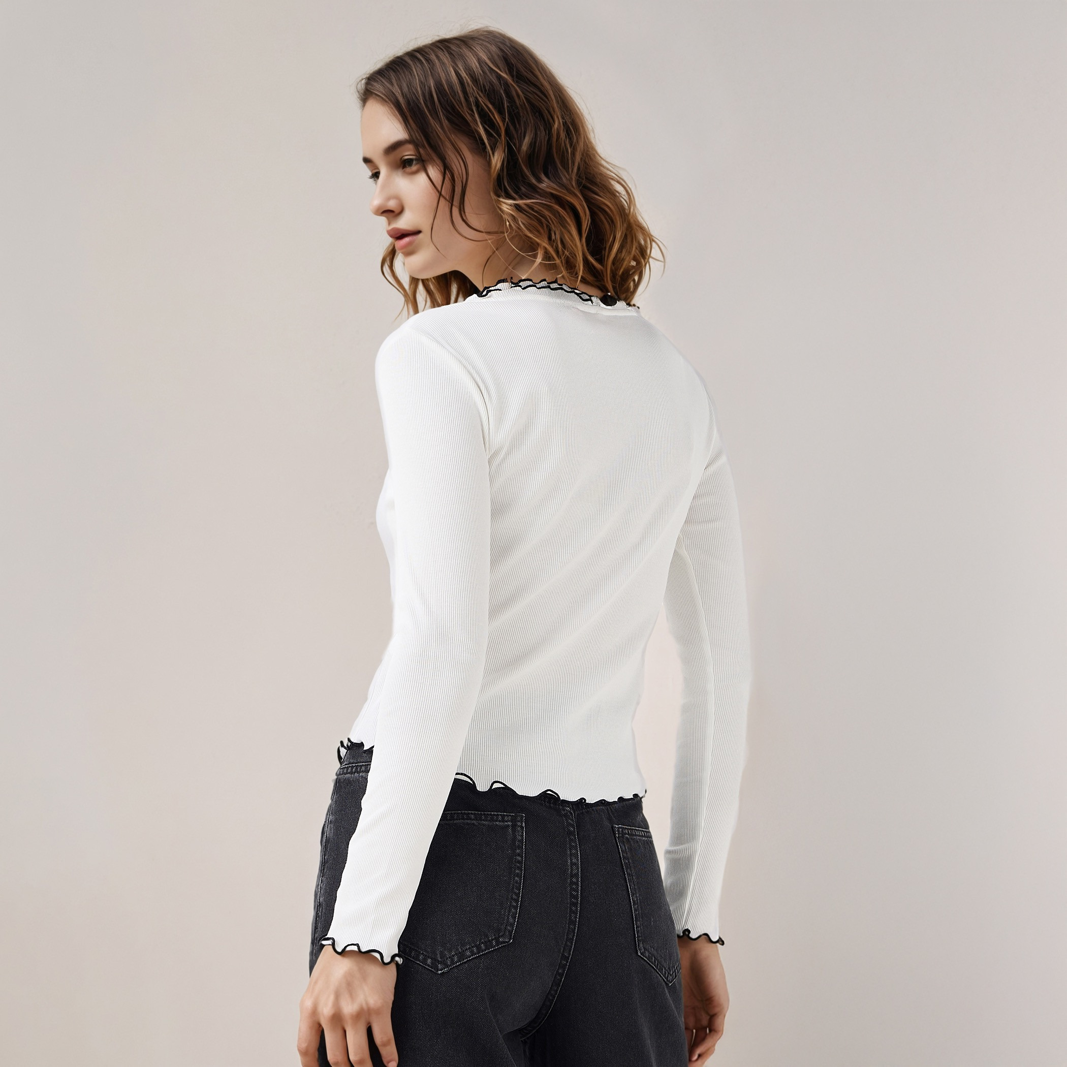 بلوزة مضلعة بخيوط بارزة متباينة من تو إكستريمز-women-clothing-tshirts-image-3