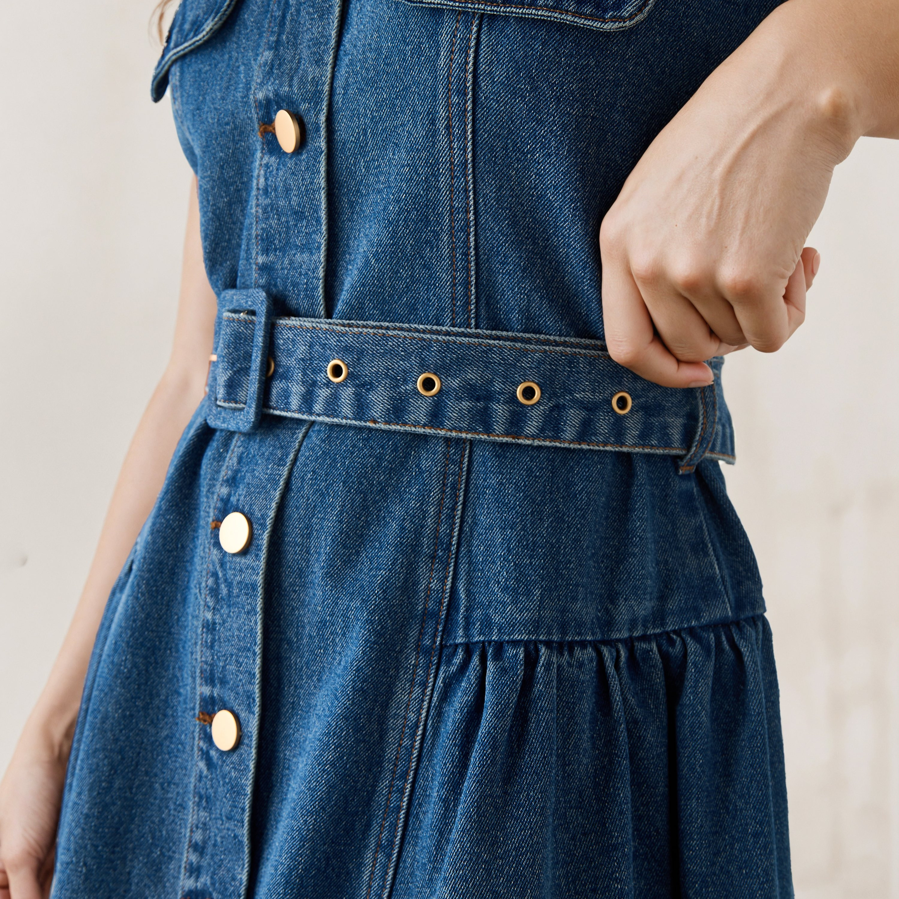 فستان دينم ميني بدون أكمام بسحّاب أزرار من تو إكستريمز-women-clothing-dresses-image-5