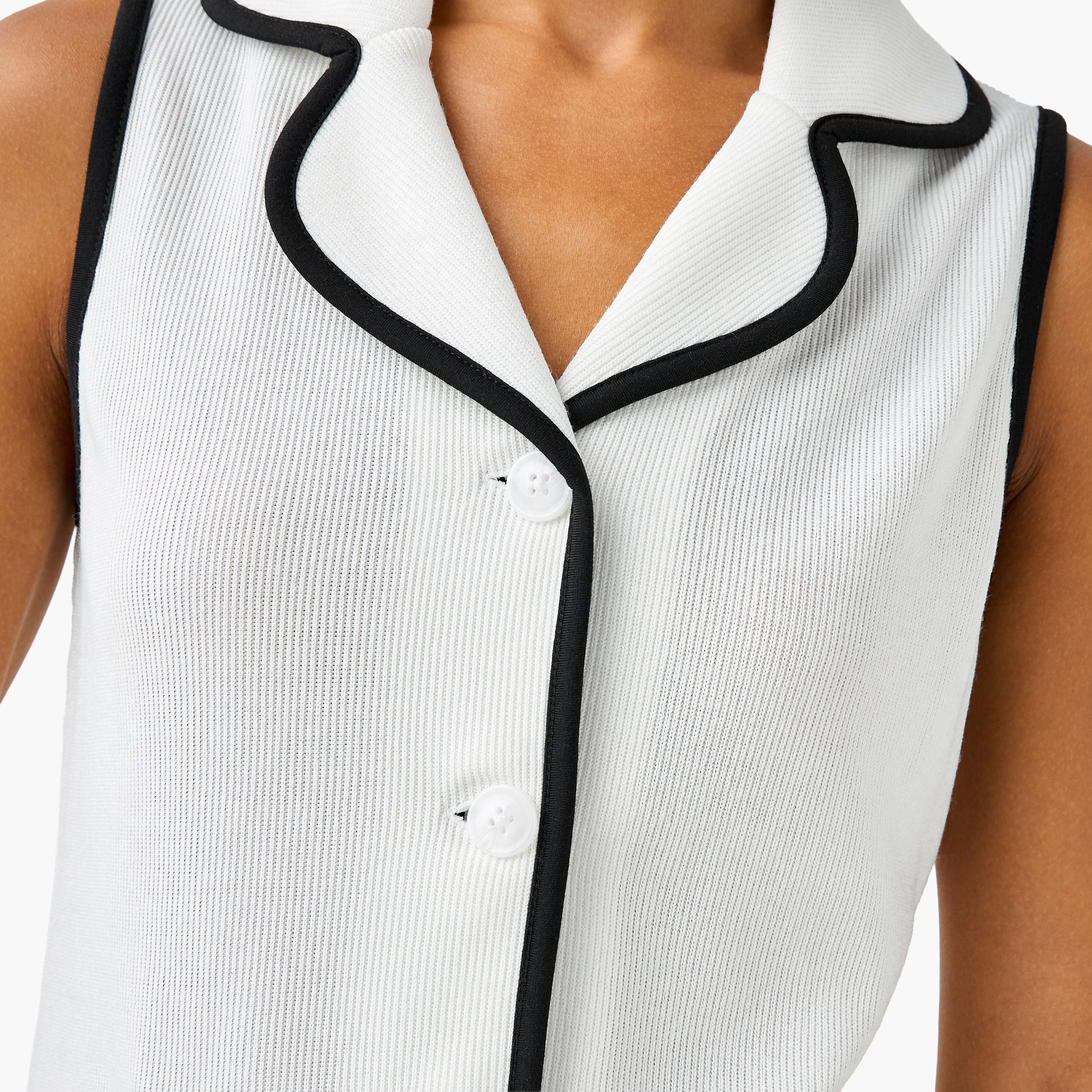 تيشيرت بقصة عادية وتفاصيل بارزة من تو إكستريمز-women-clothing-tshirts-image-4