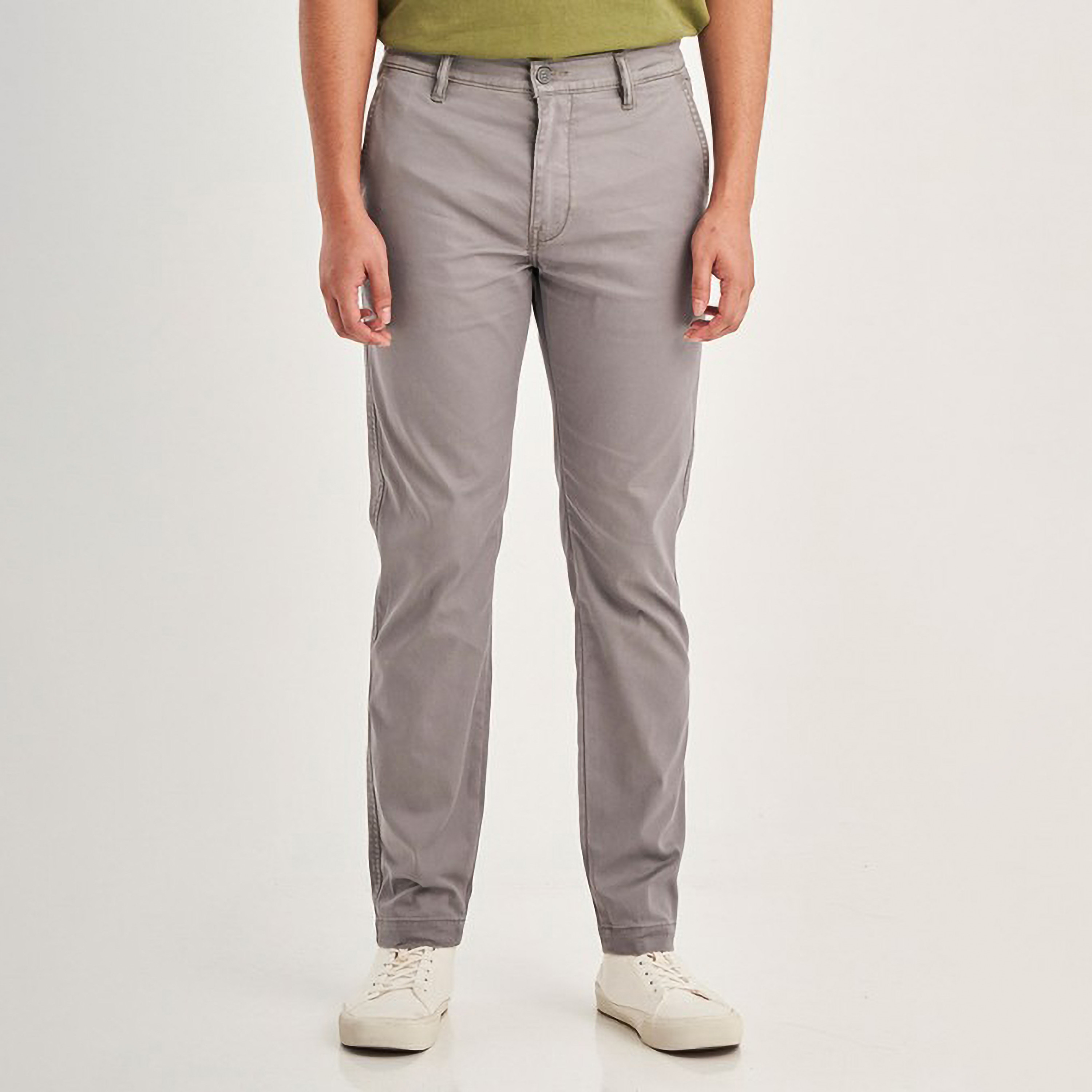 تشينوس من ليفايز بمتوسط الارتفاع مع سليم فت سادة-men-clothing-bottoms-trousersandchinos-chinos-image-1