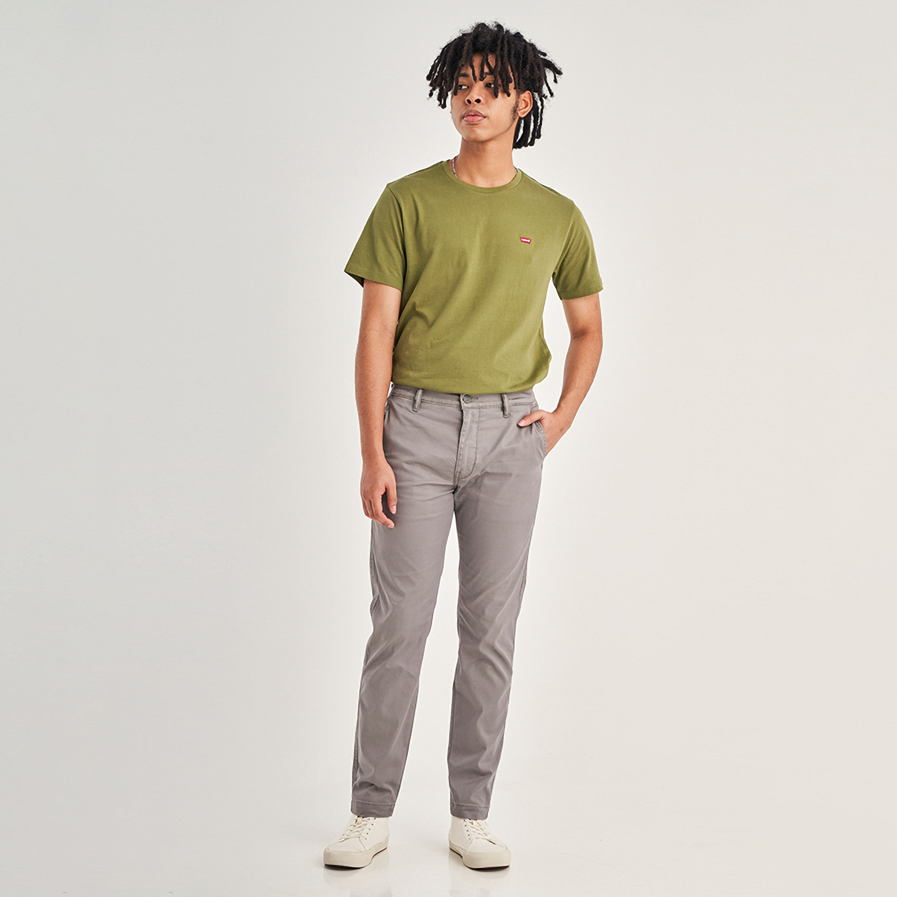 تشينوس من ليفايز بمتوسط الارتفاع مع سليم فت سادة-men-clothing-bottoms-trousersandchinos-chinos-image-2