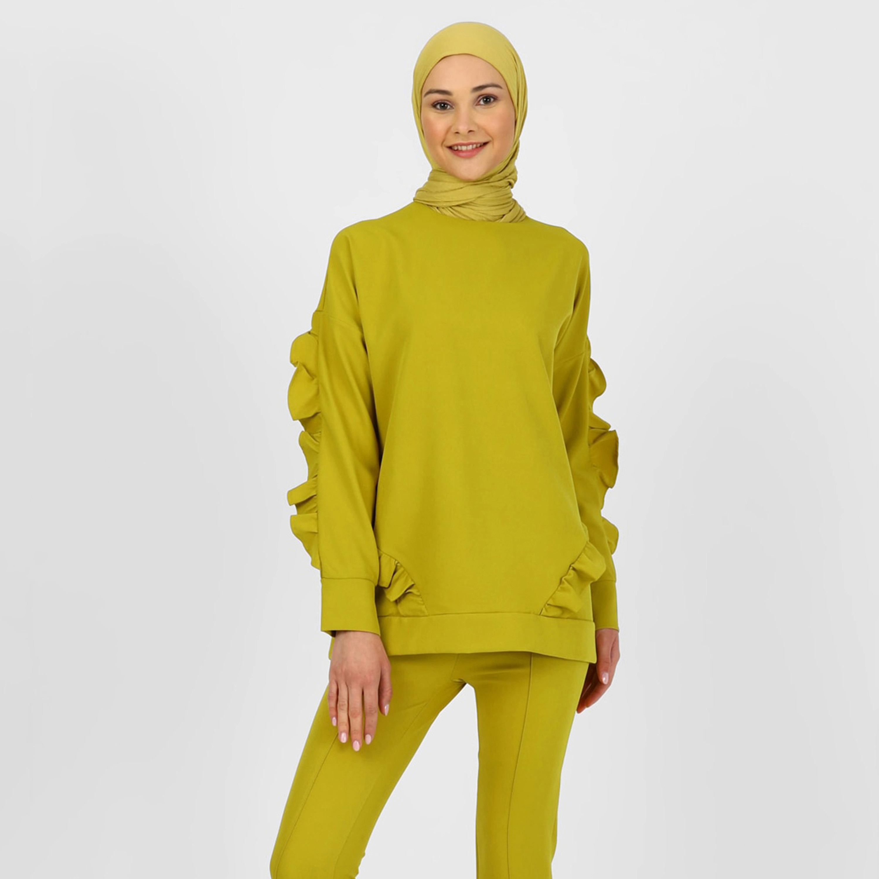 بلوزة تونيك سادة بياقة دائرية وأكمام طويلة مع تفاصيل مكشكش من مودانيشا-women-clothing-shirtsandblouses-blouses-image-1