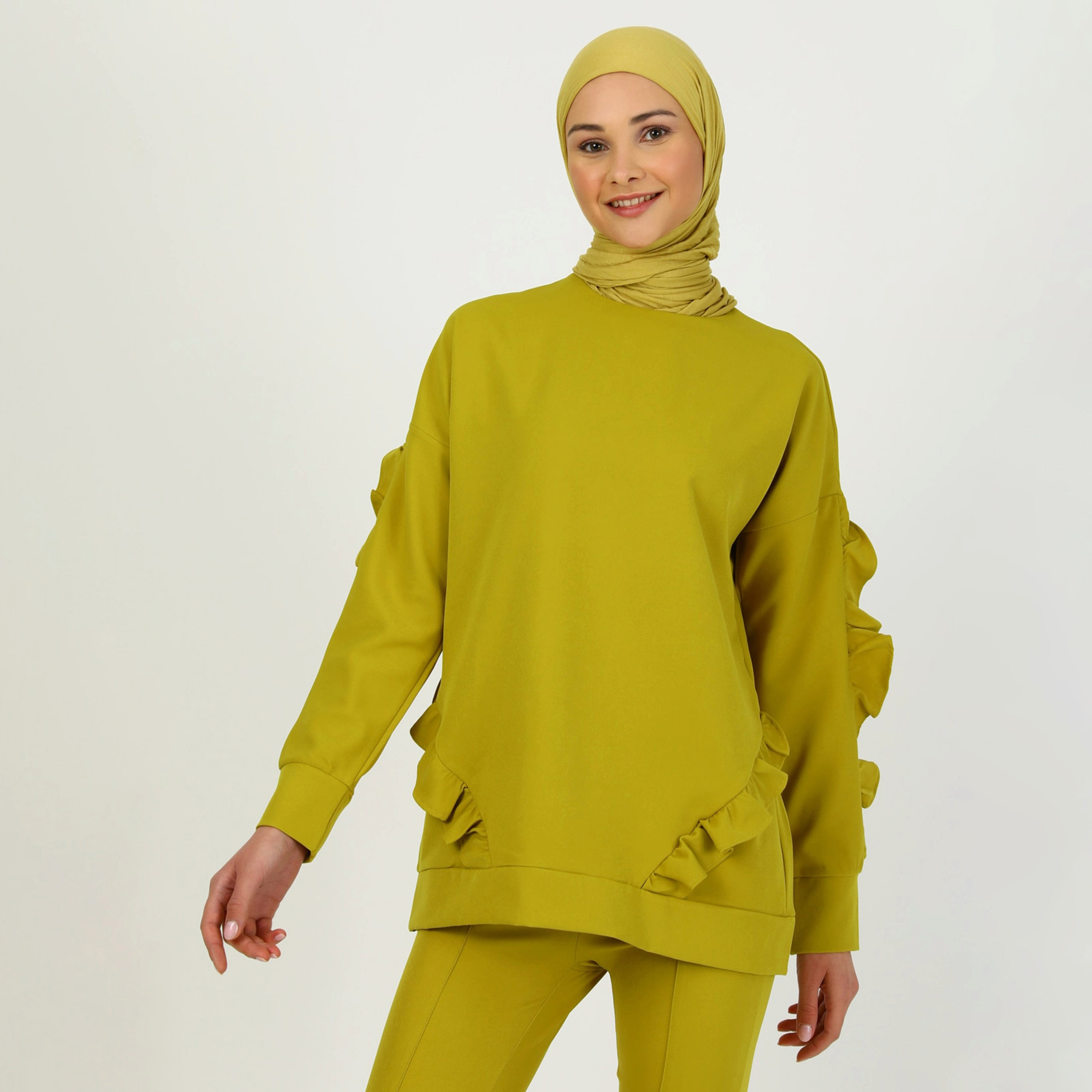 بلوزة تونيك سادة بياقة دائرية وأكمام طويلة مع تفاصيل مكشكش من مودانيشا-women-clothing-shirtsandblouses-blouses-image-2