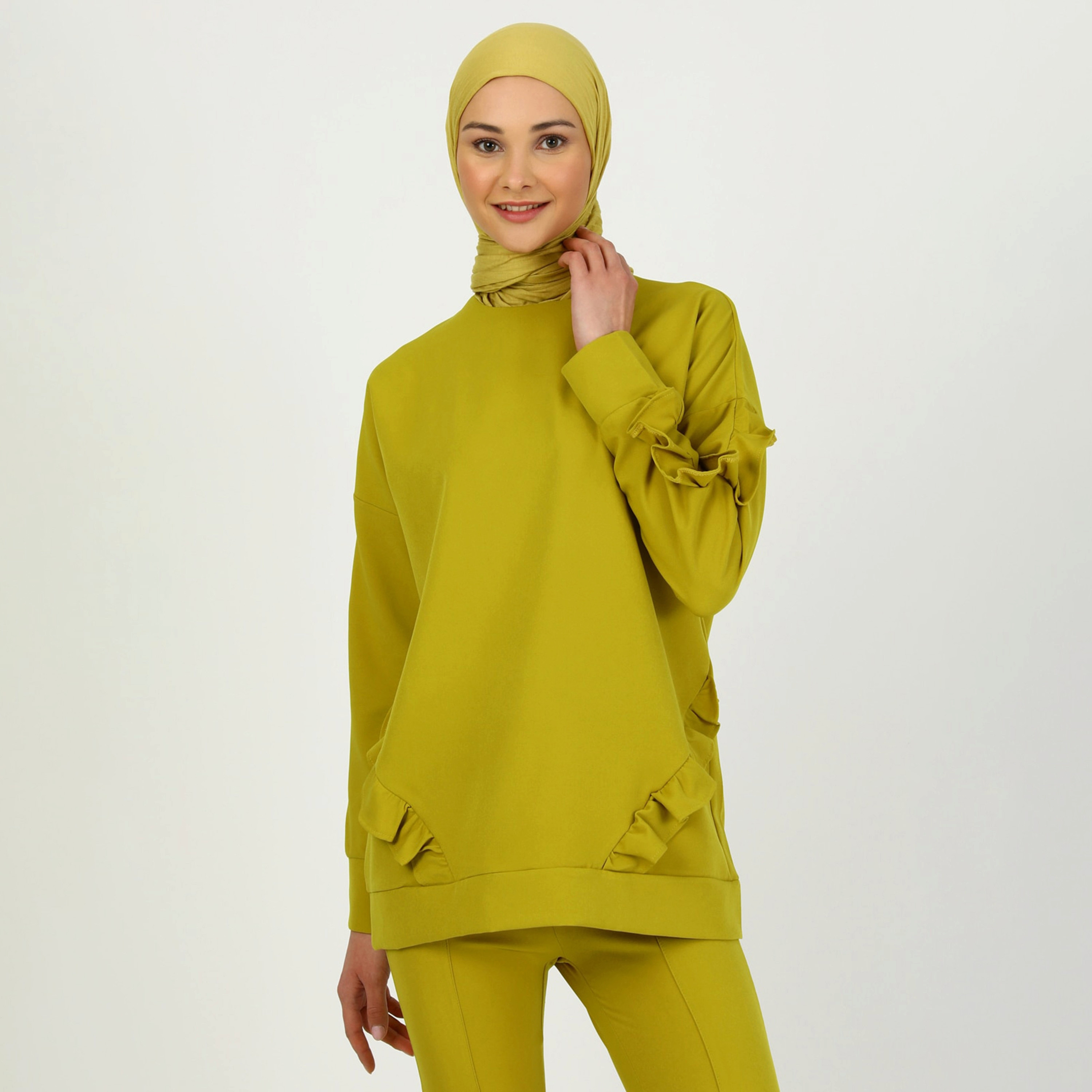 بلوزة تونيك سادة بياقة دائرية وأكمام طويلة مع تفاصيل مكشكش من مودانيشا-women-clothing-shirtsandblouses-blouses-image-3