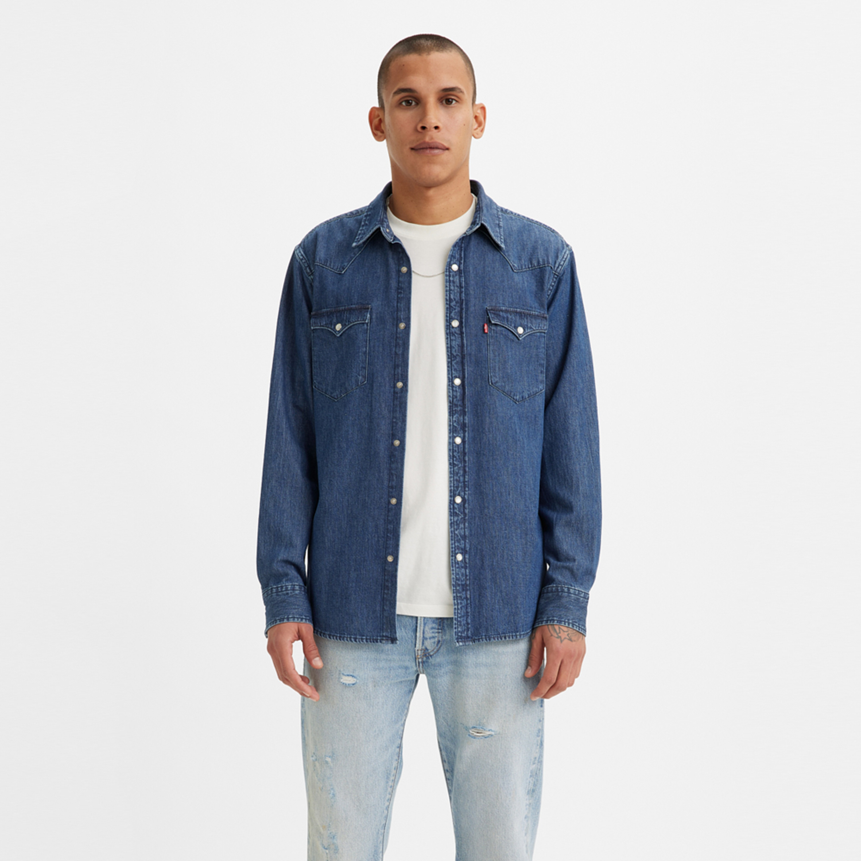قميص رجالي سادة بياقة كلاسيكية وأكمام طويلة من ليـفايس-men-clothing-shirts-image-1
