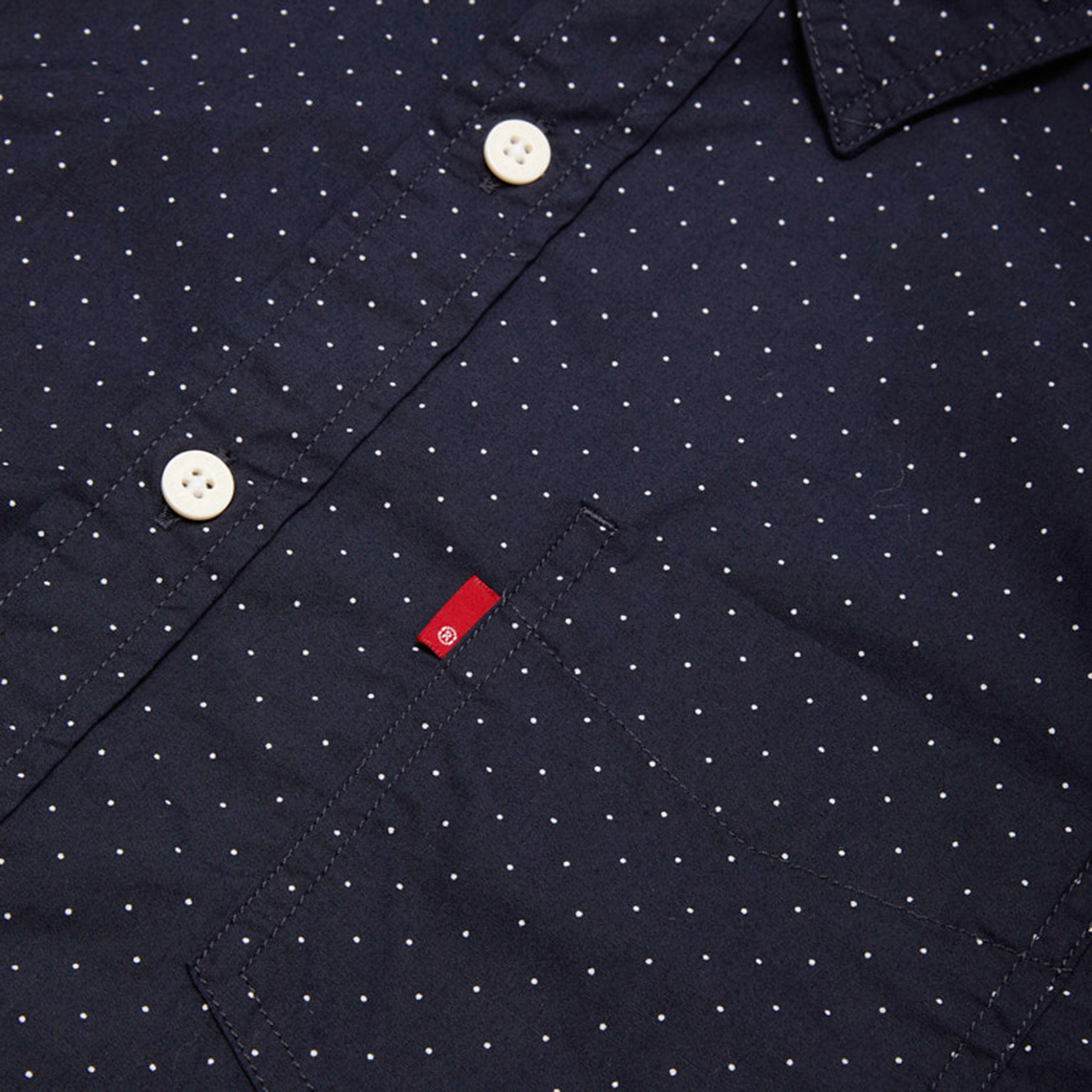 قميص ليفايز ذو بولكا دوت بوينت بأكمام طويلة بياقة مع جيب رقعة-men-clothing-shirts-image-3
