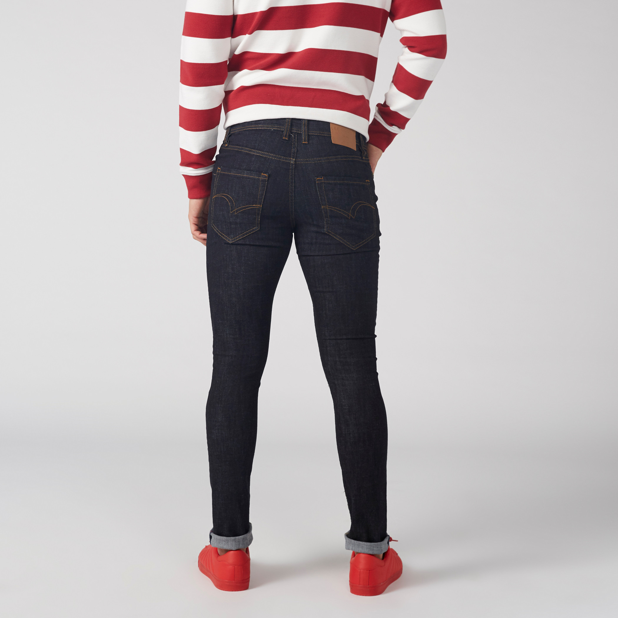بنطال جينز طويل بجيب مطرّز وزر إغلاق من لي كوبر-men-clothing-bottoms-jeans-image-5